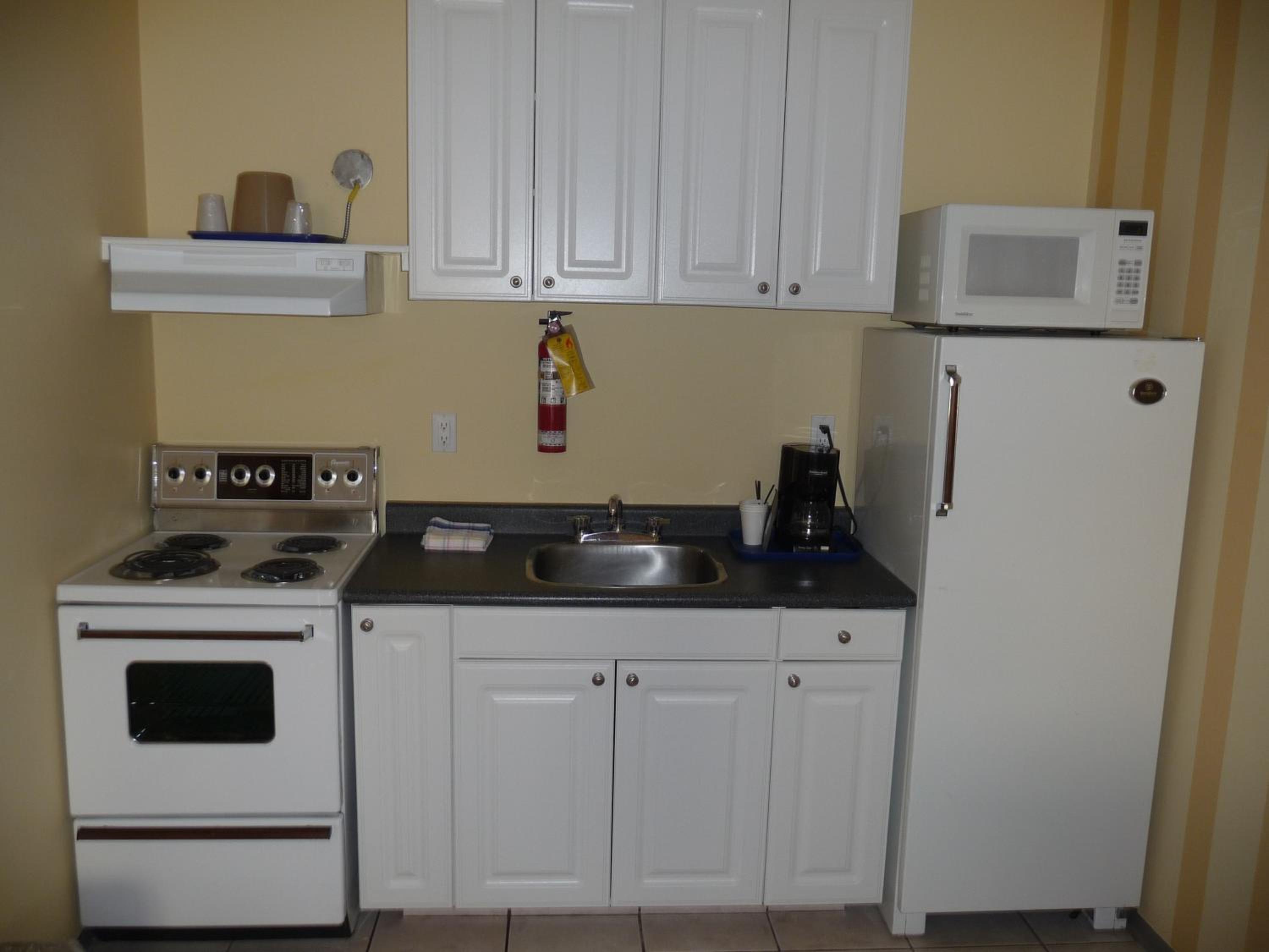 One Bedroom Suite with Kitchen - Photo 5