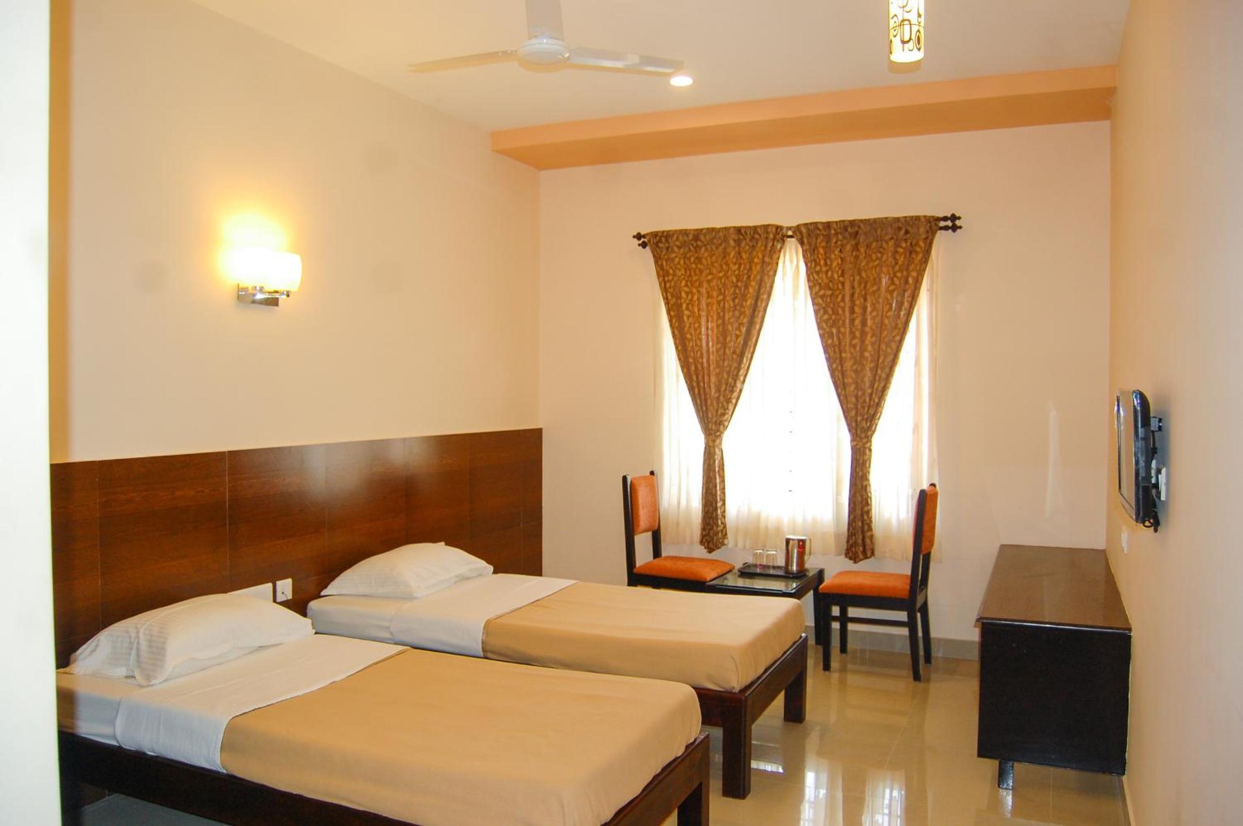 Standard Twin Room - Photo 1
