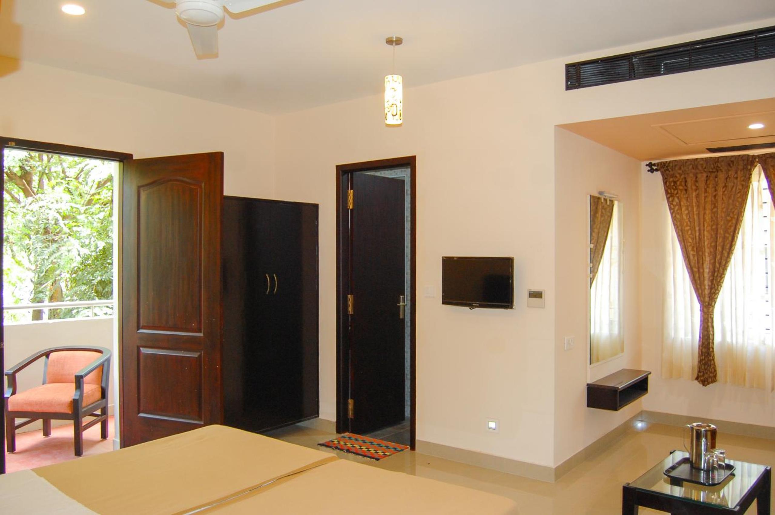 Deluxe Double Room with Balcony - Photo 1