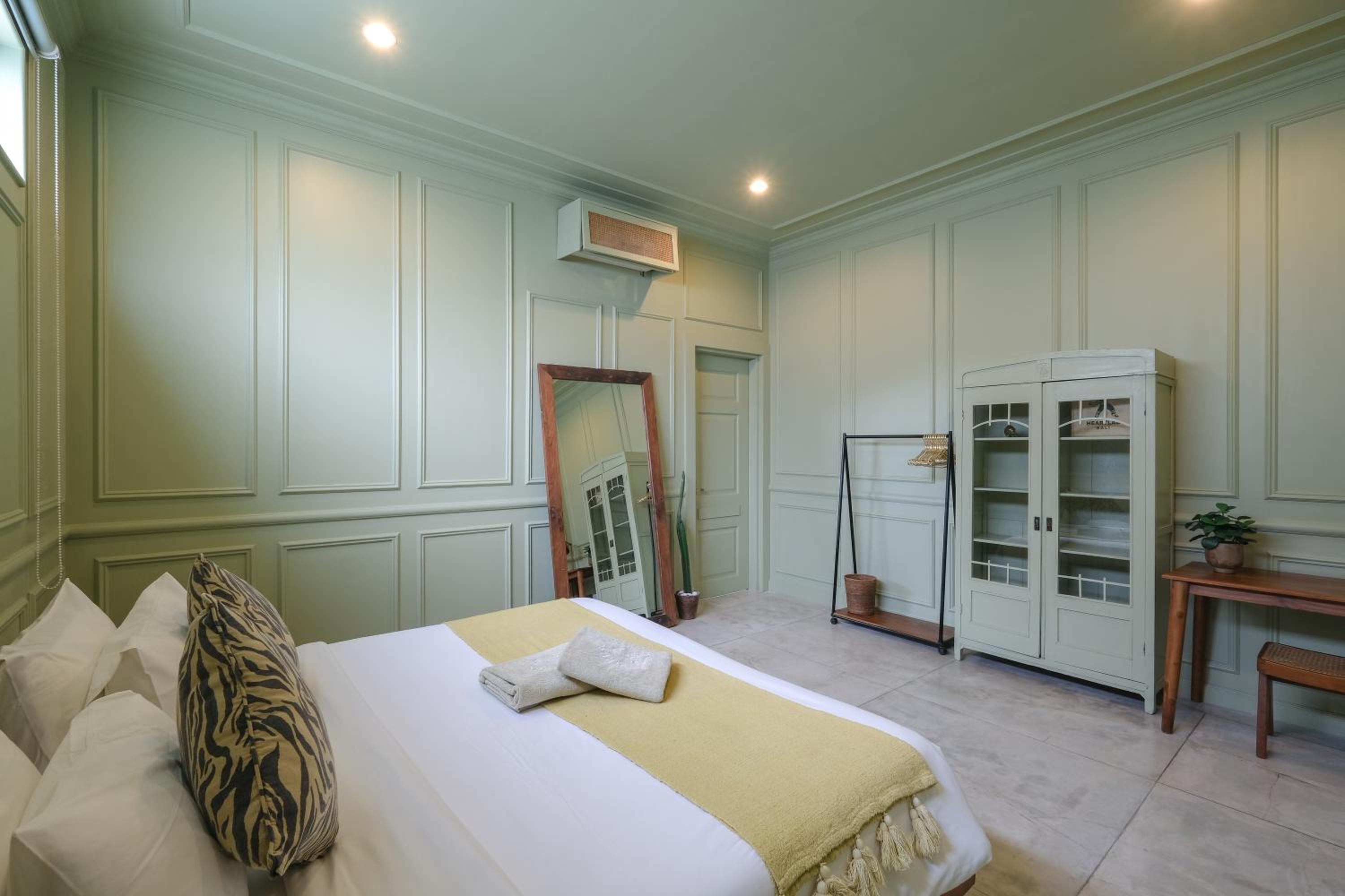 Villa with Private Pool - Photo 7