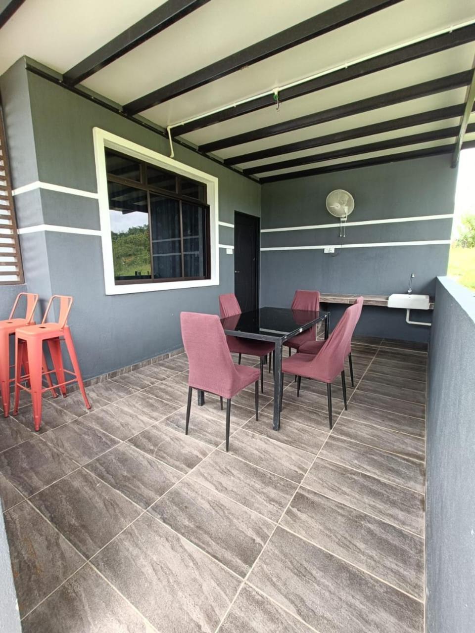 Family Room with Garden View