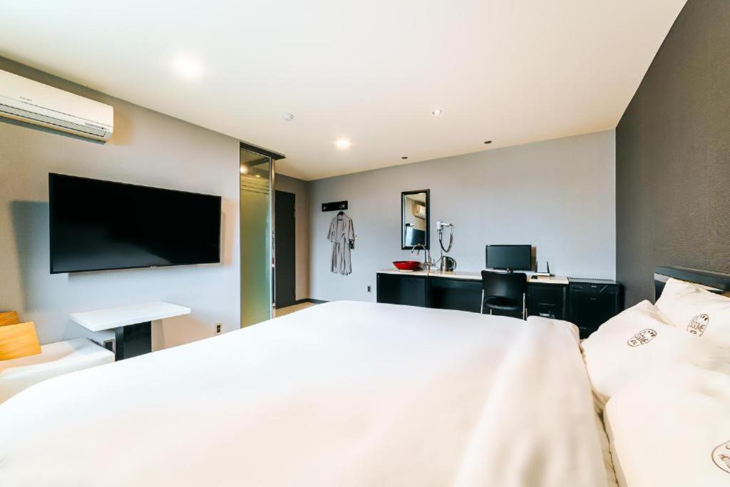 Standard Double Room - Photo 4