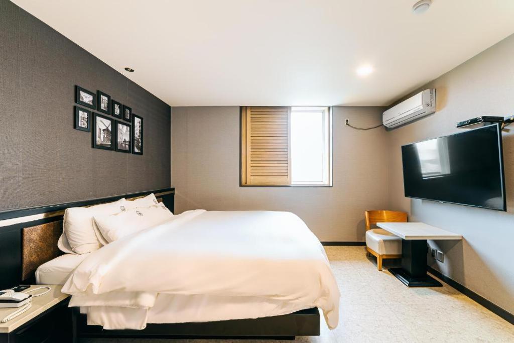 Standard Double Room - Photo 1