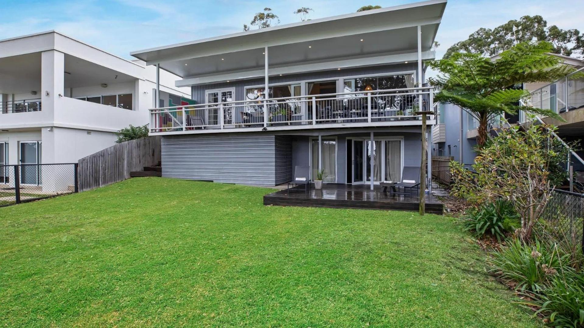 Three-Bedroom House photo 2