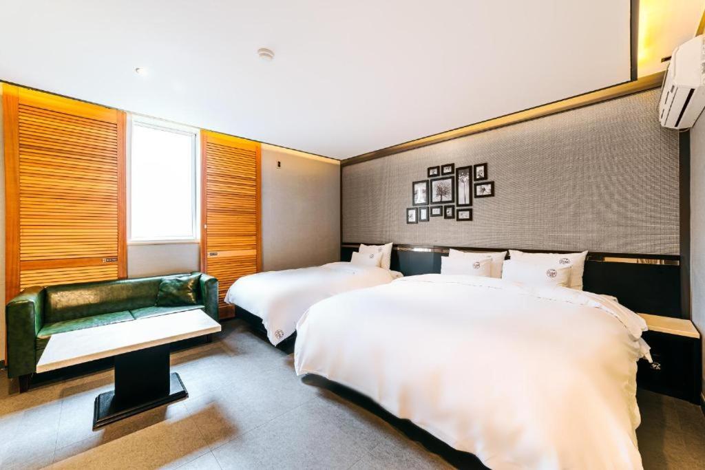Twin Room - Photo 1