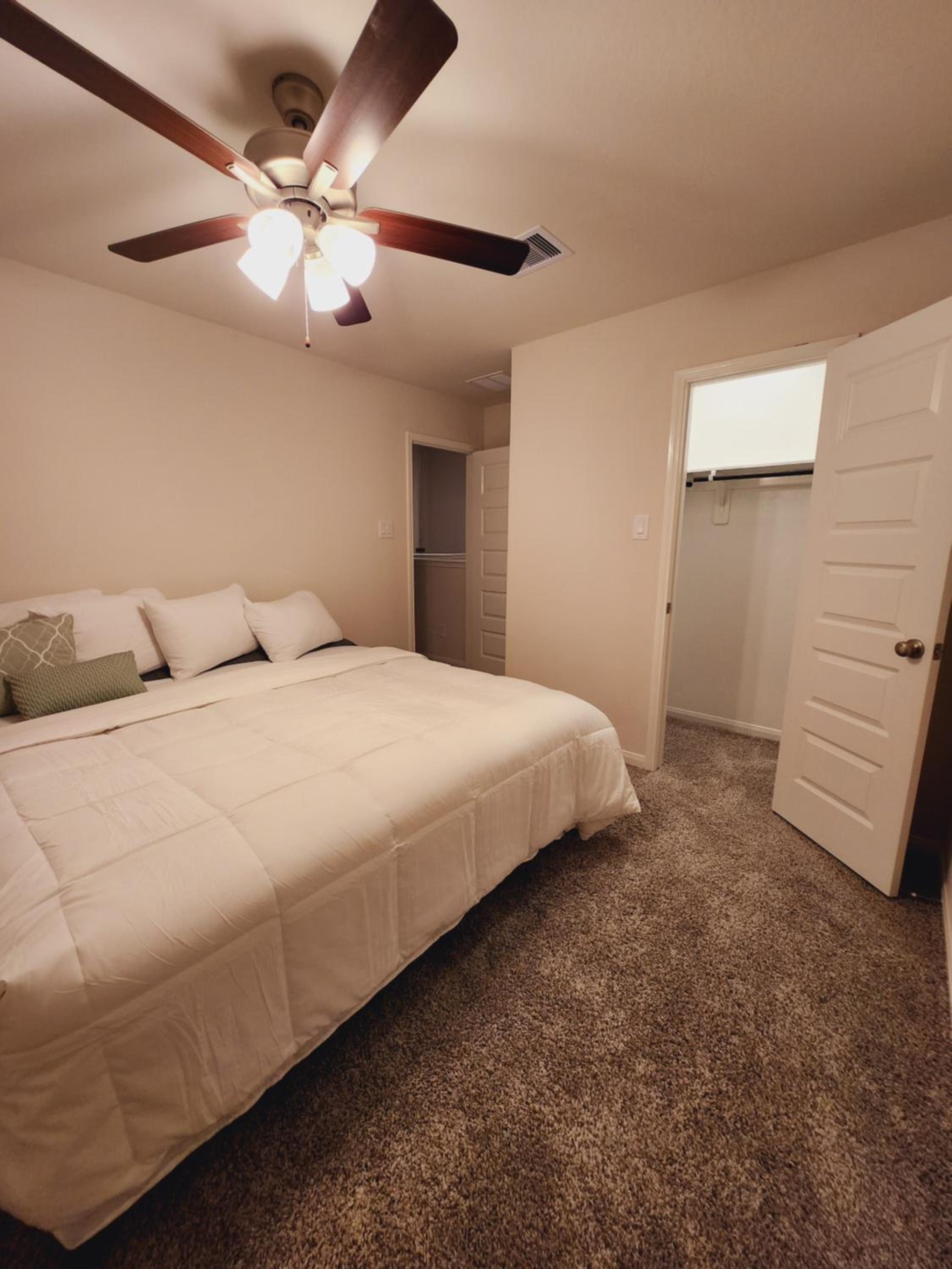 Four-Bedroom House photo 1