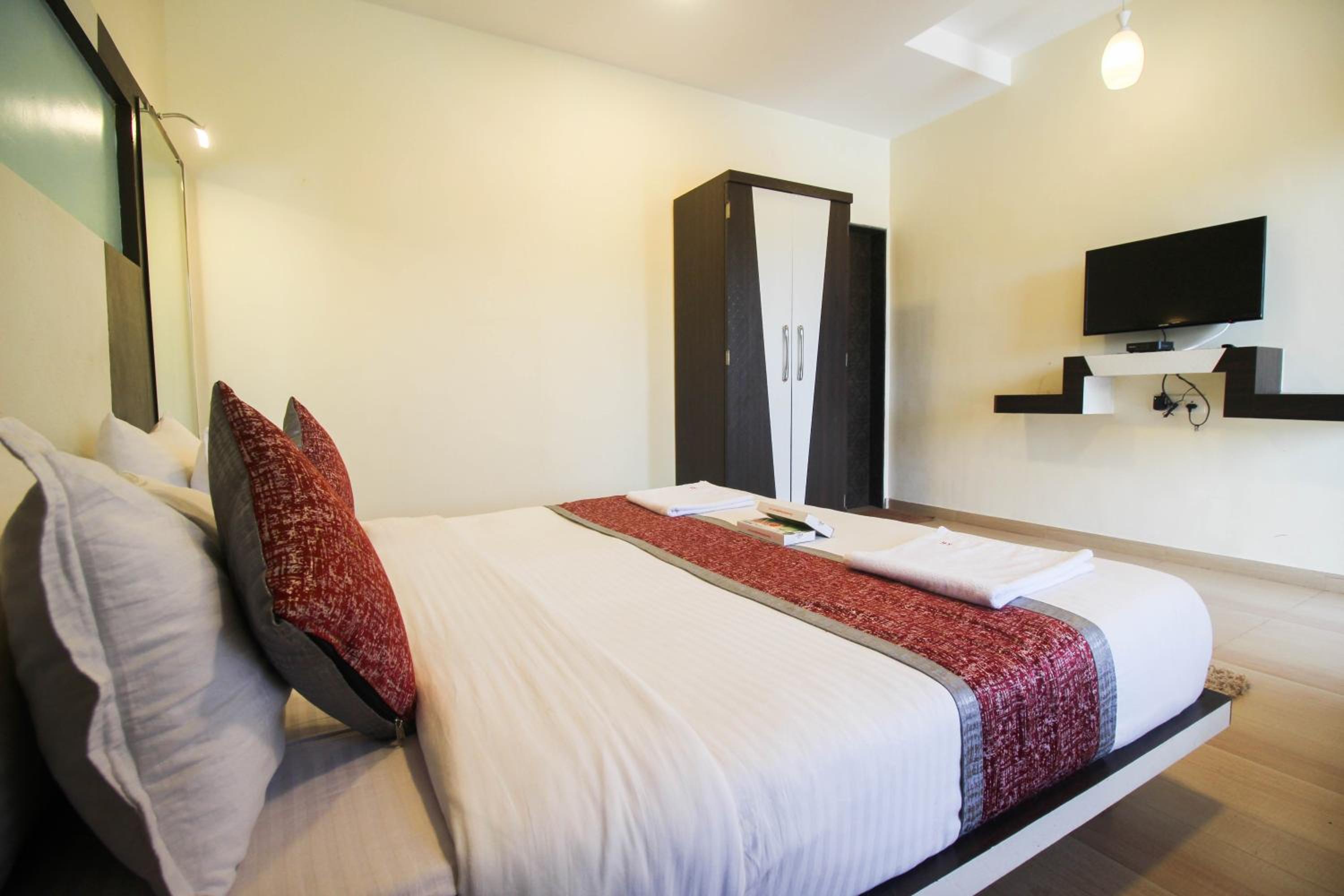 Double Room with Pool View photo 2