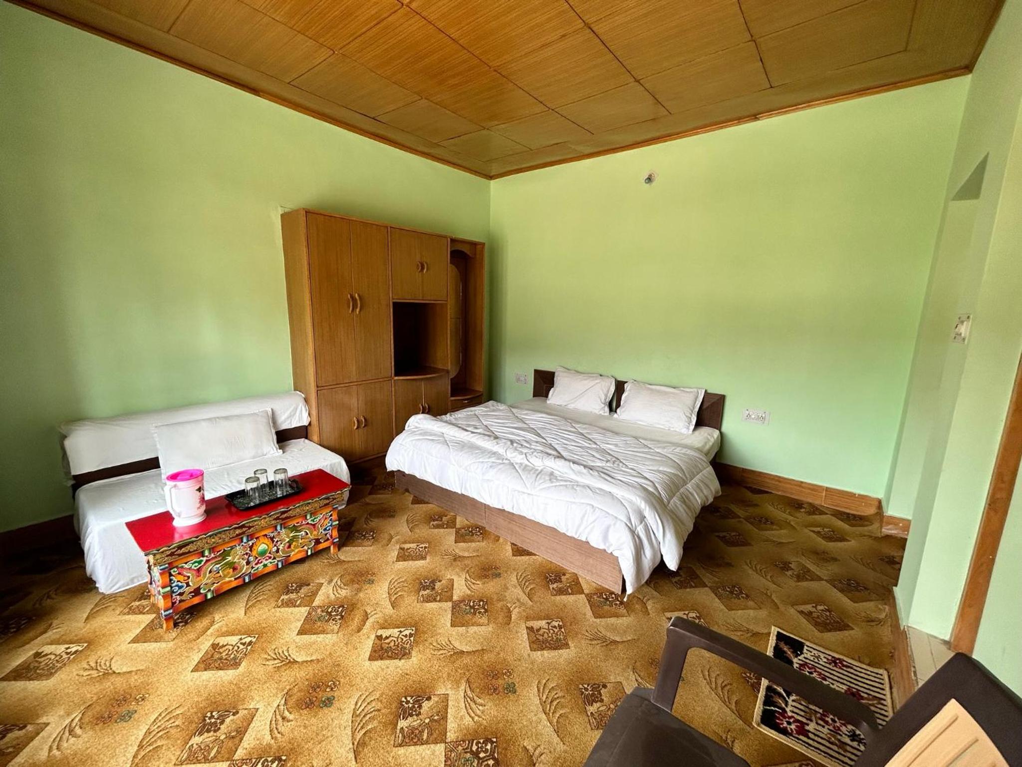 Double Room with Private Bathroom photo 3