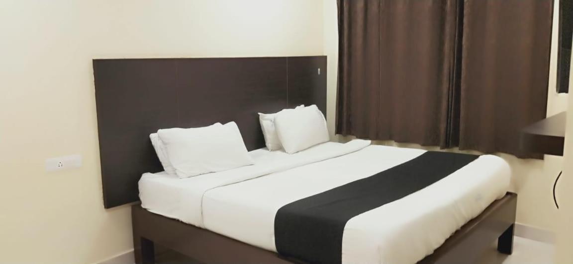 Standard Double Room with Fan photo 2