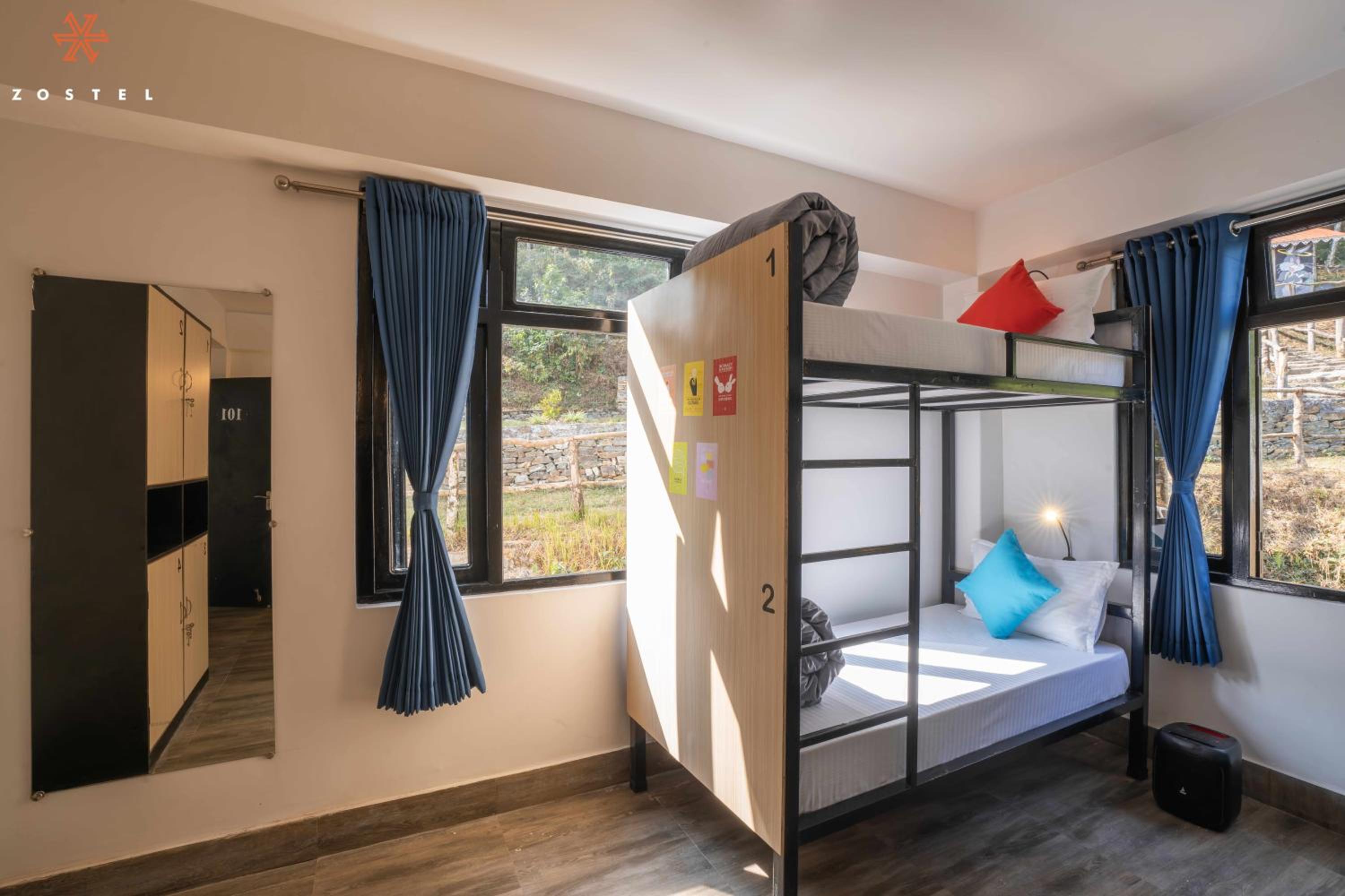 Bed in Deluxe 4 Bed Mixed Dormitory Room photo 1