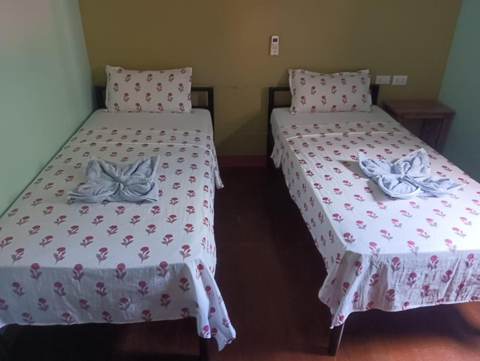 Standard Twin Room with Shared Bathroom