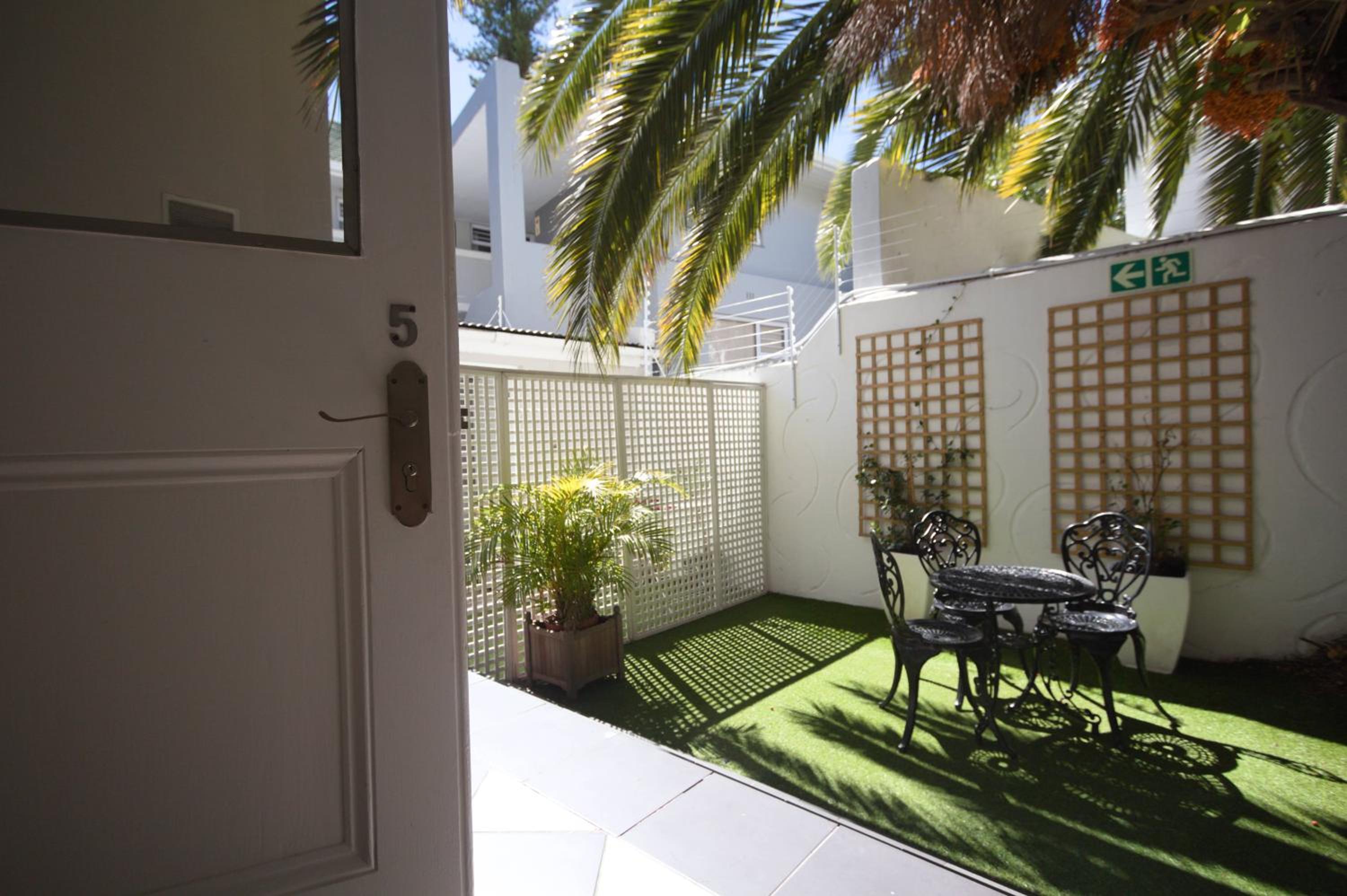 Luxury Room with Patio - Photo 5