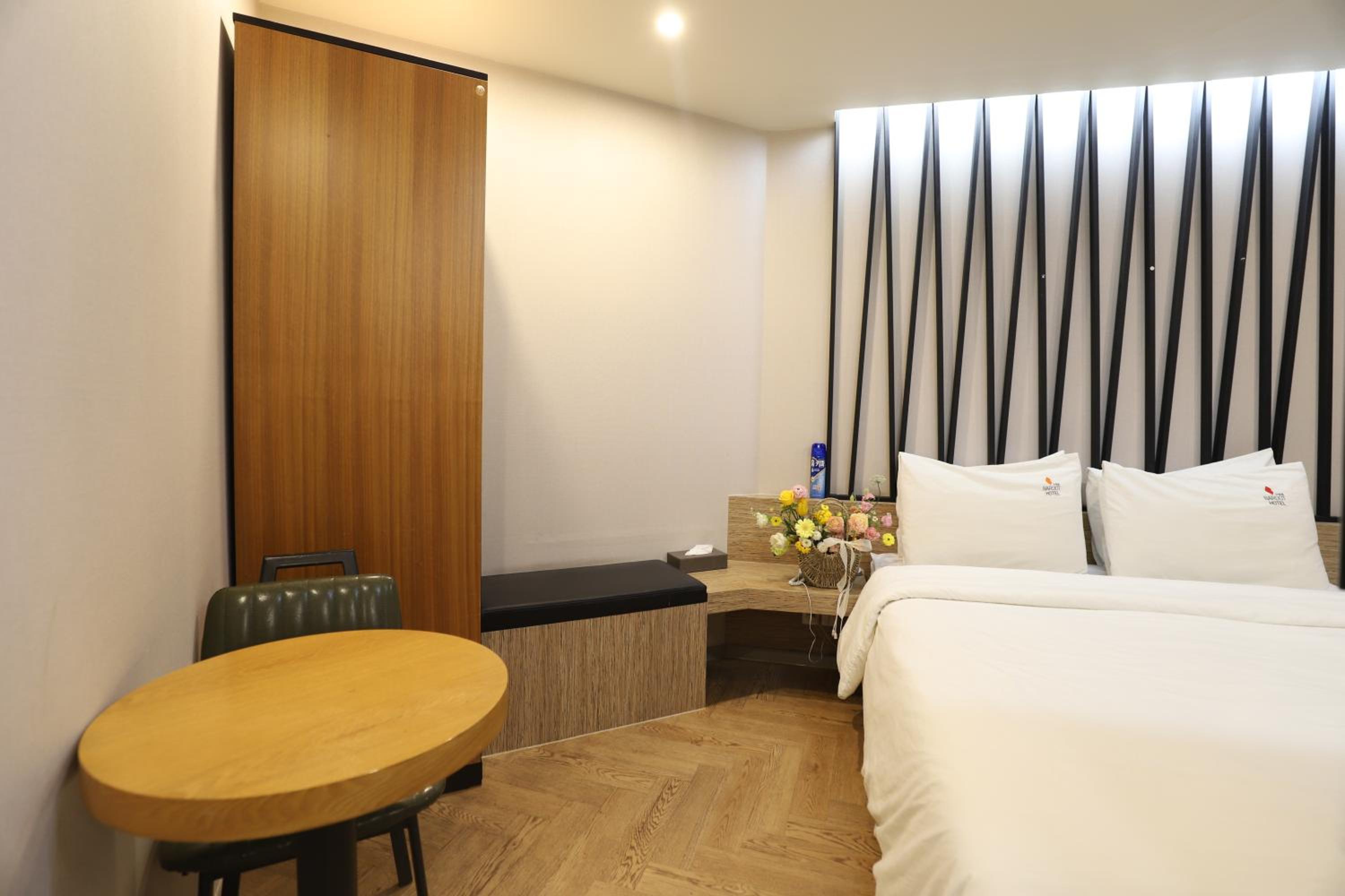 Superior King Room - Photo 3