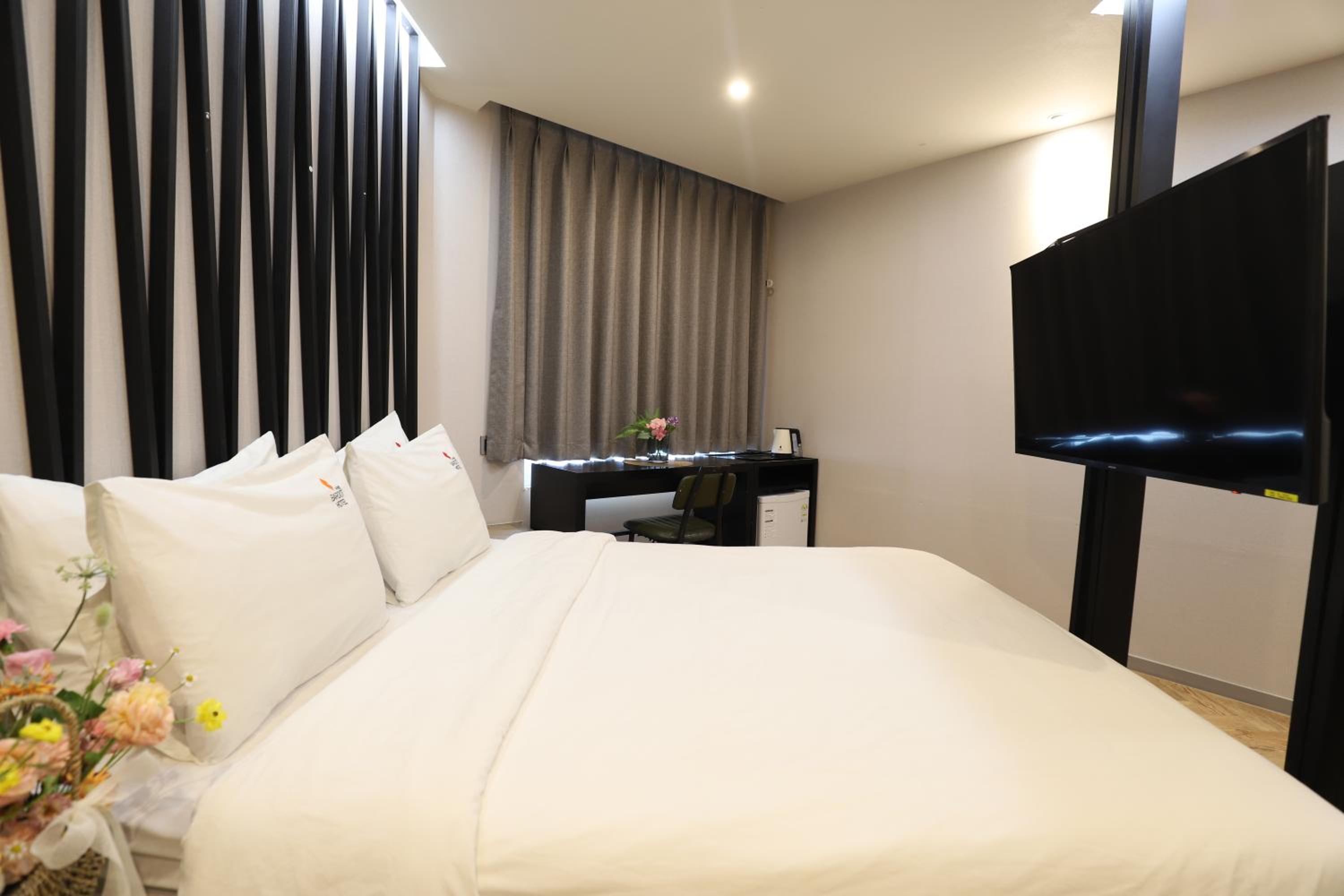 Superior King Room - Photo 6