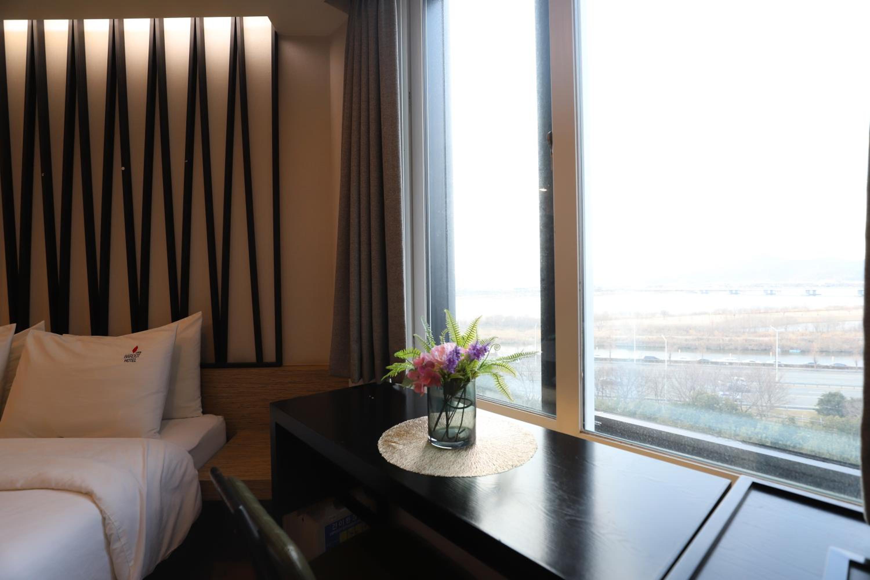 Superior King Room - Photo 2