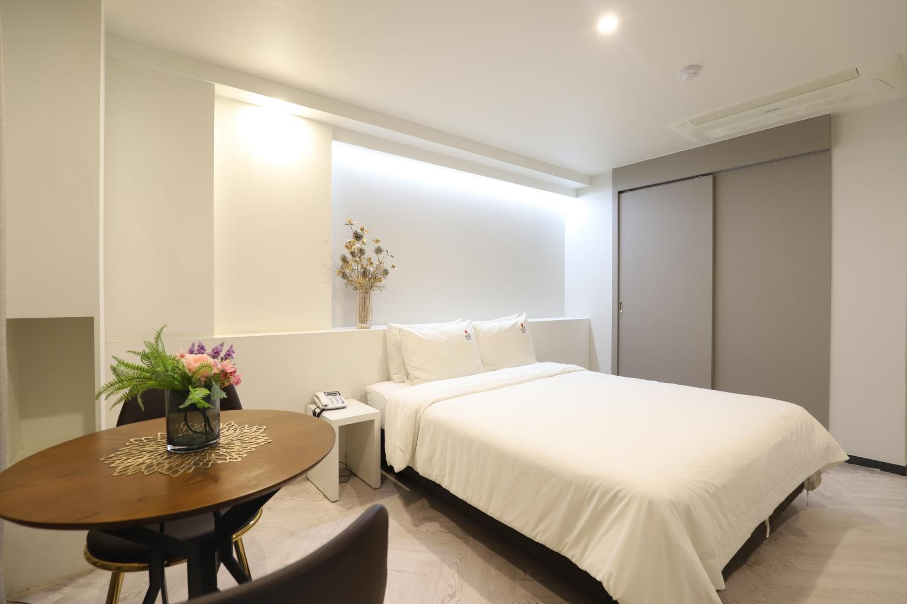 Standard Double Room - Photo 2