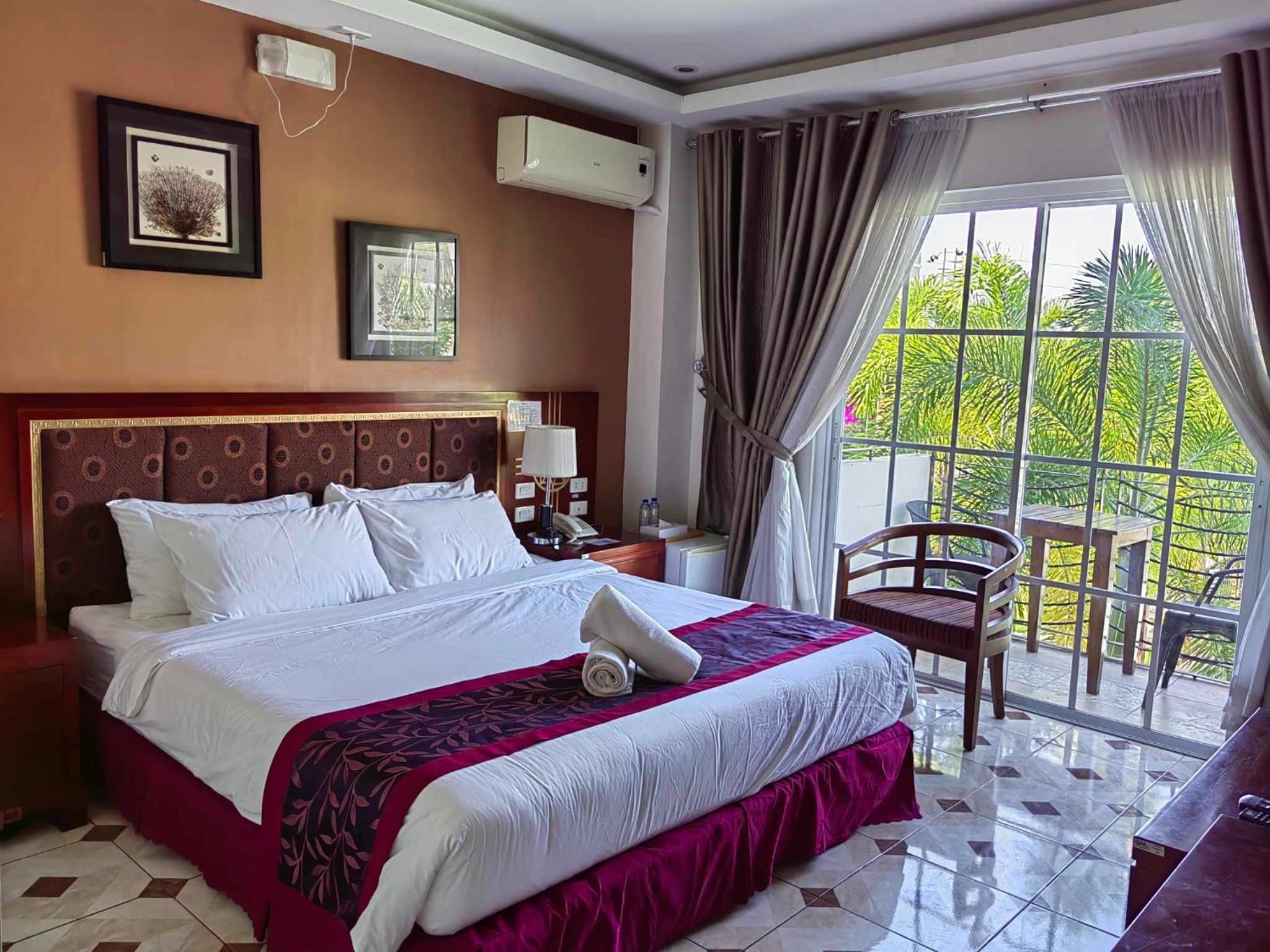 Deluxe King Room photo 3