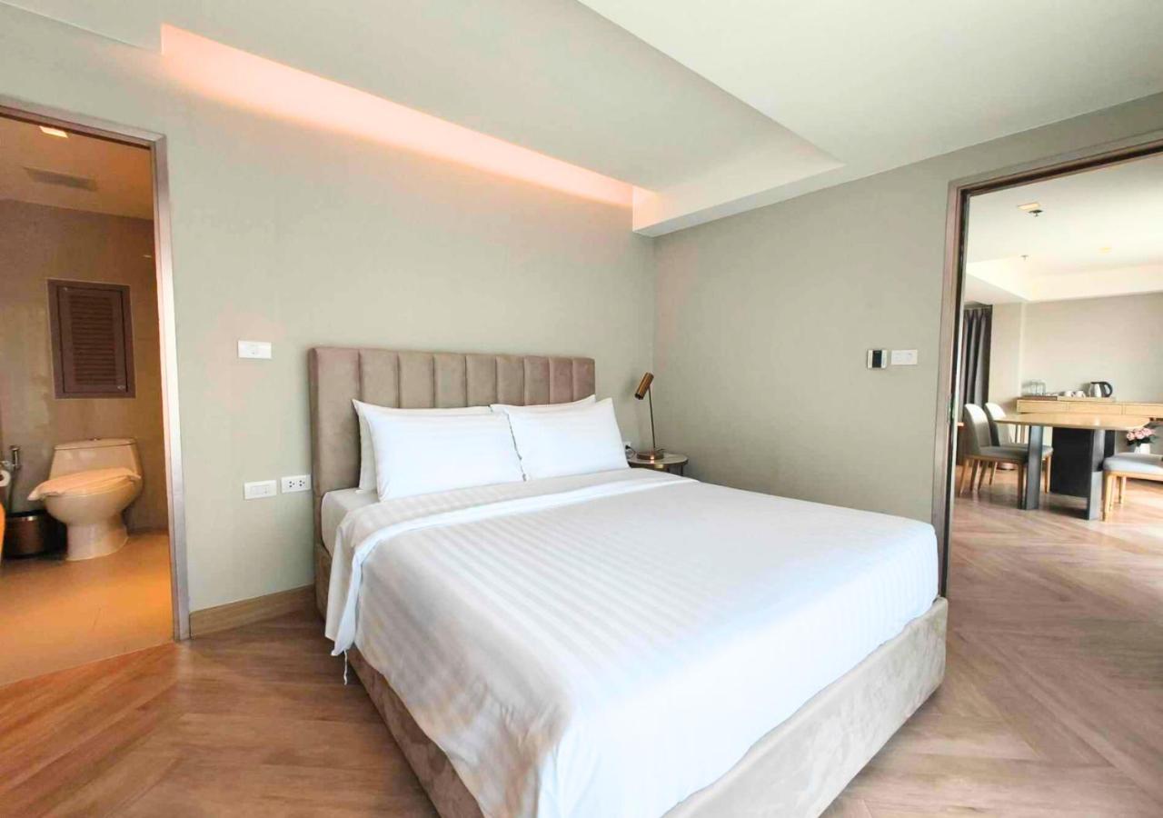 Two-Bedroom Riverview Suite photo 2