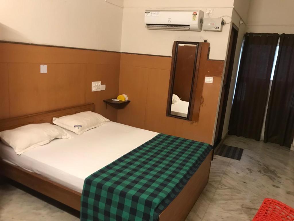 Budget Double Room photo 2