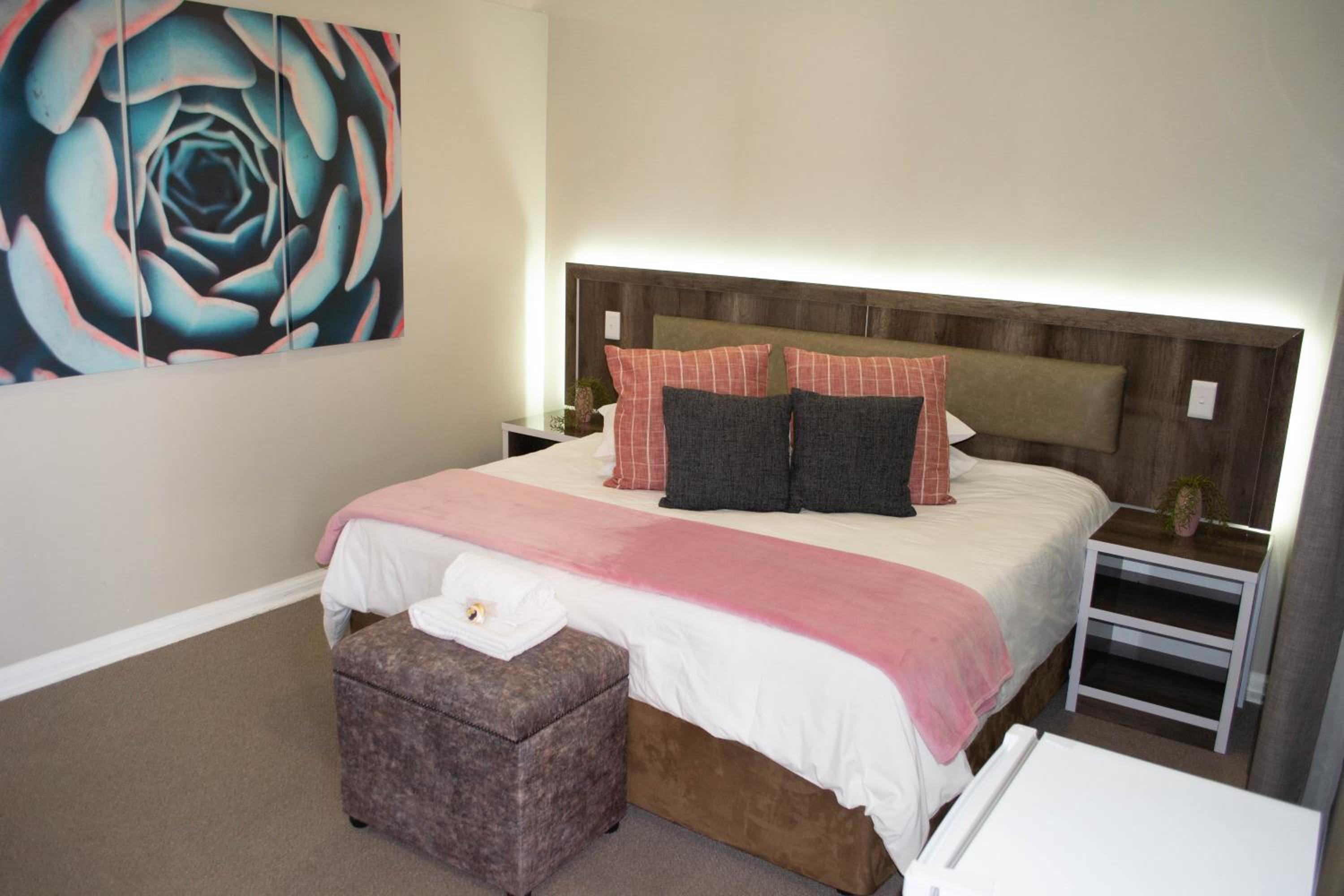 Standard King Room - Photo 1