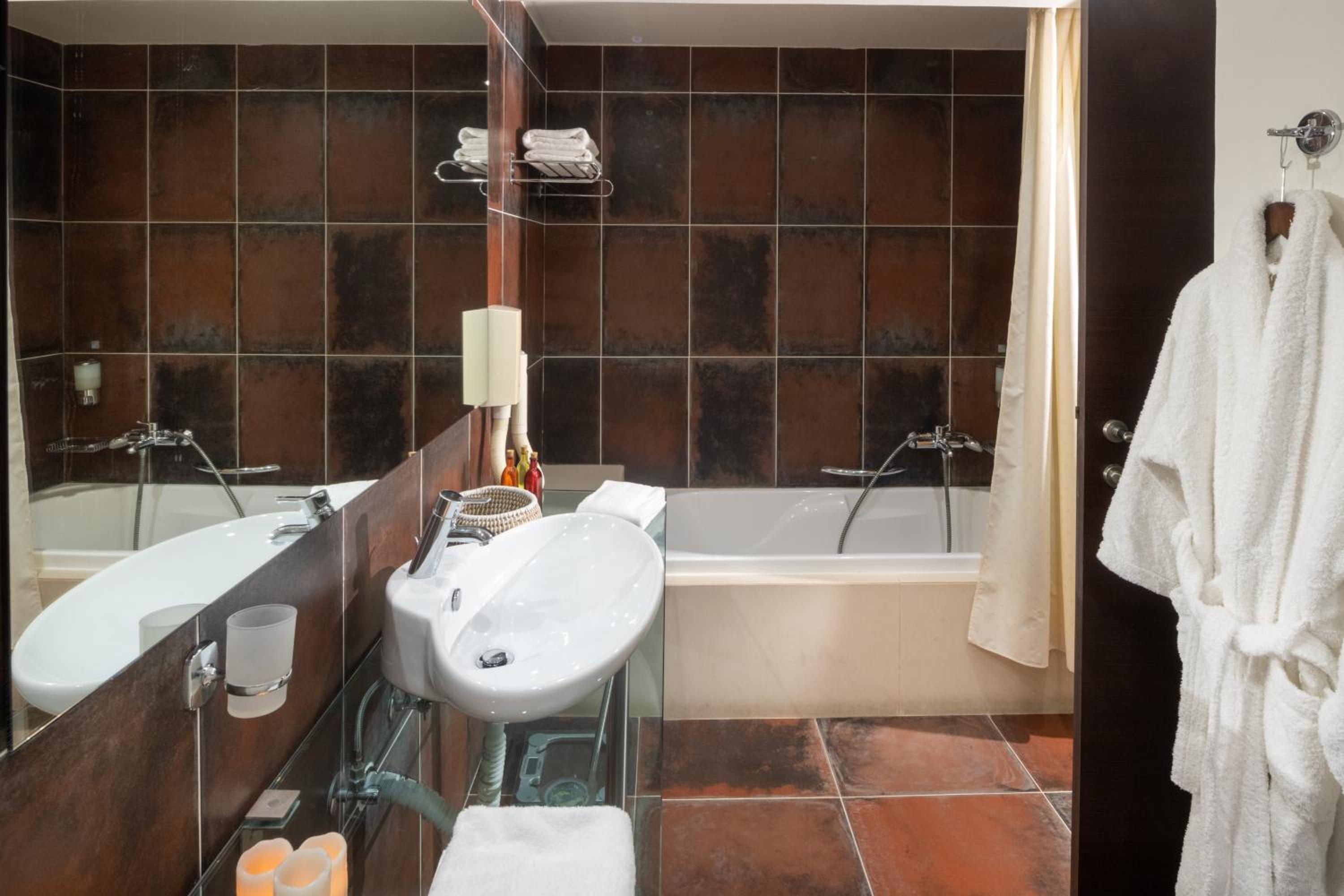 Deluxe Suite - Photo 2