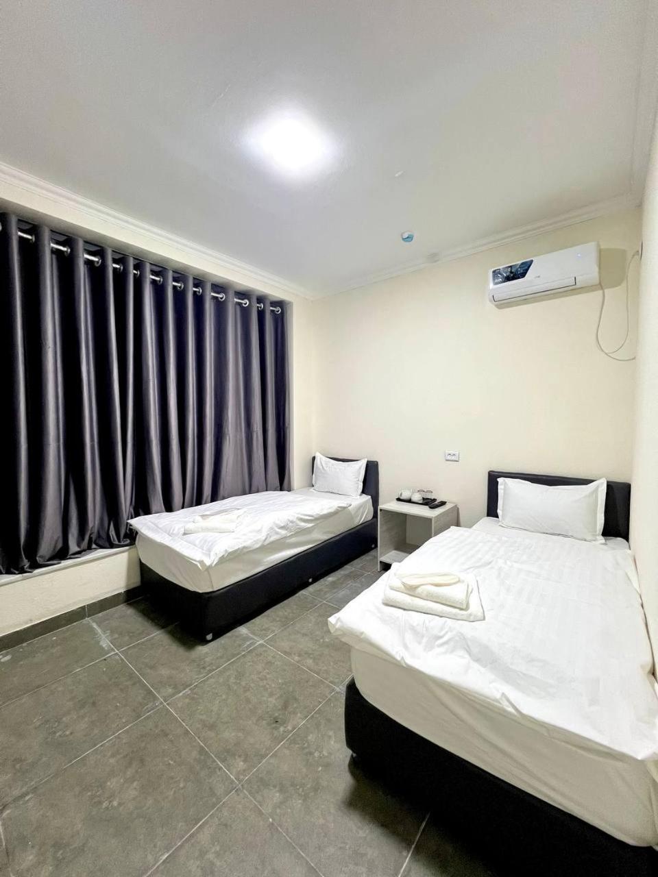 Budget Twin Room photo 3