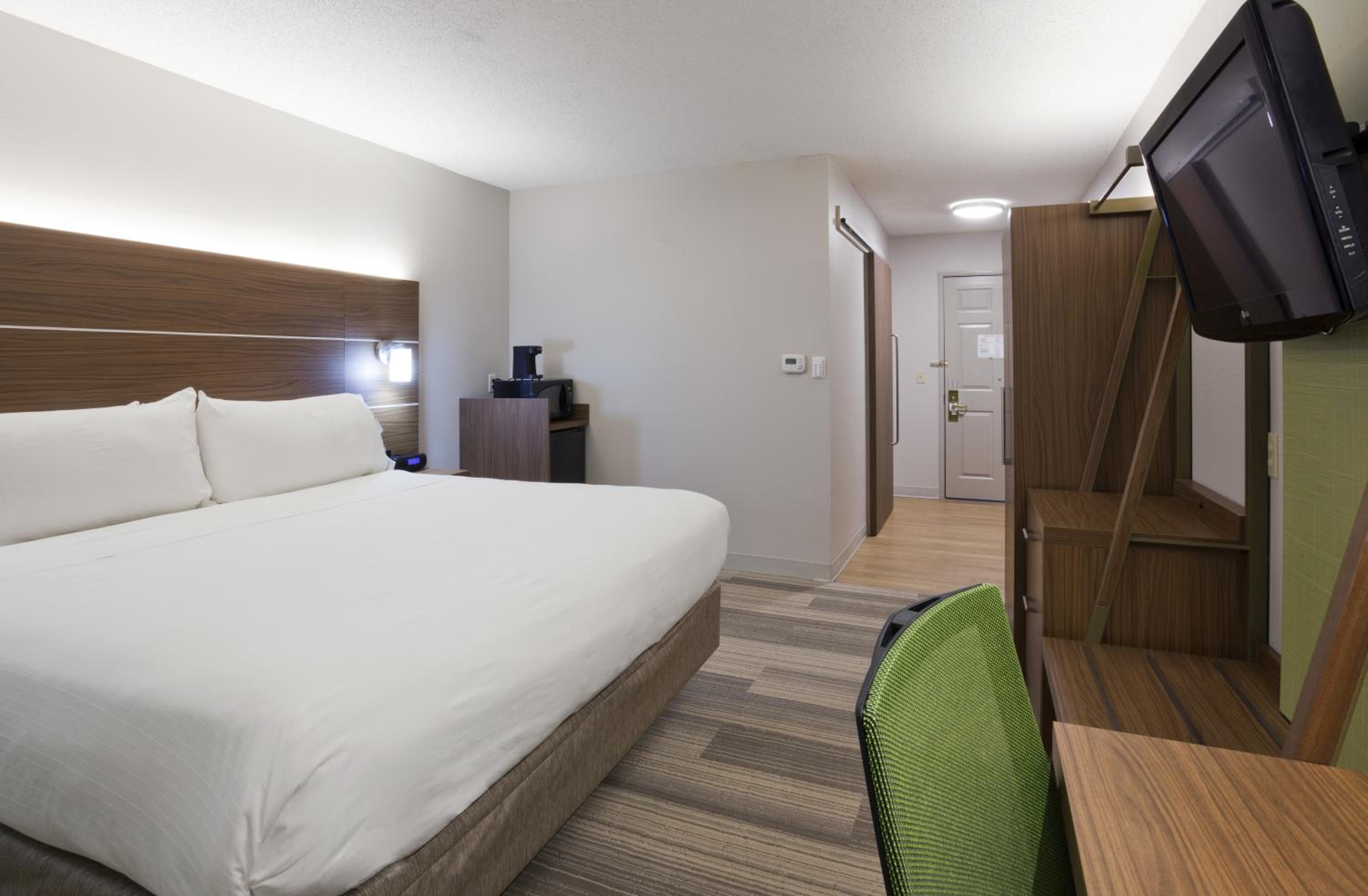 King Room with Roll-In Shower - Disability Access - Photo 1