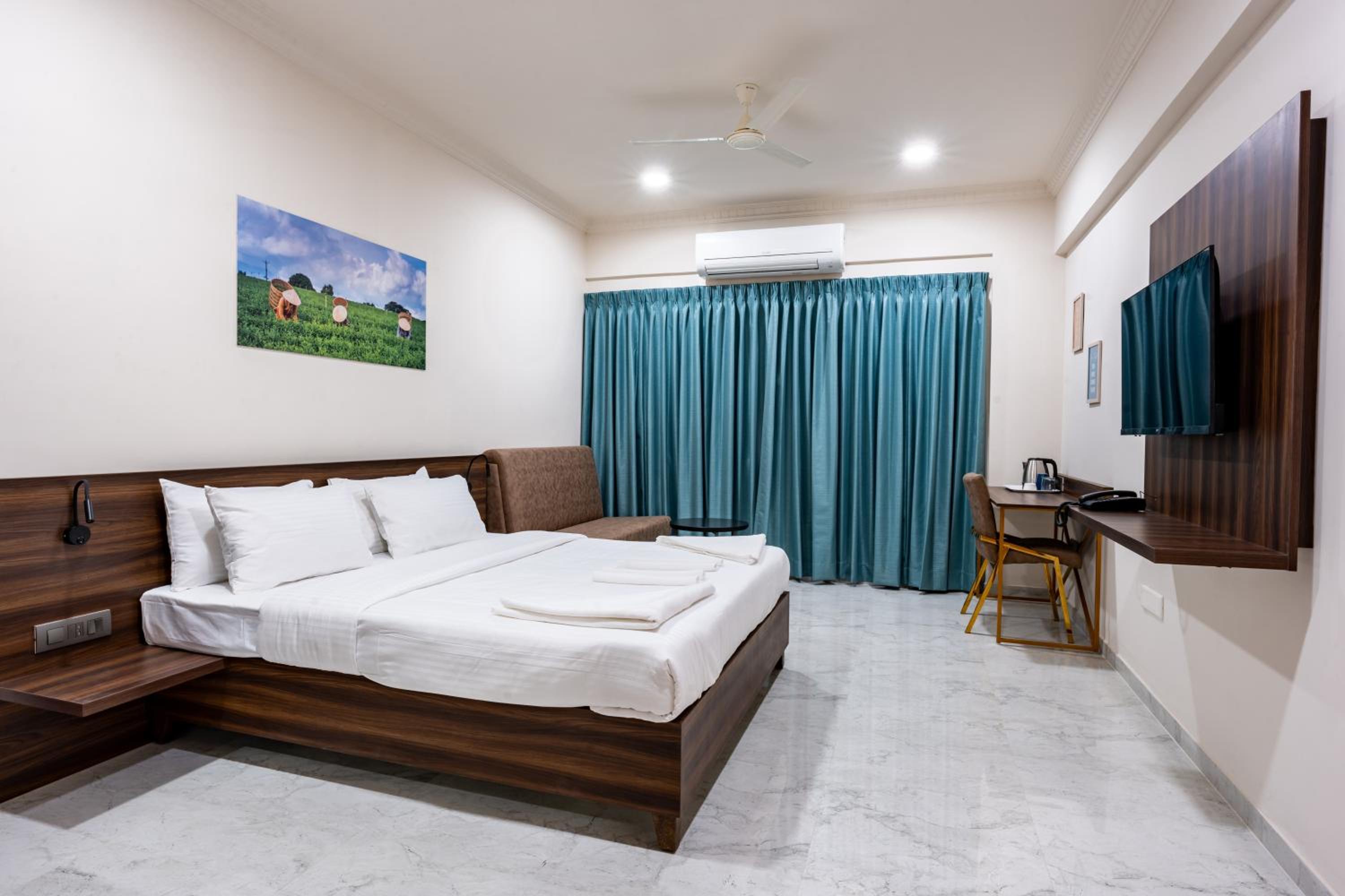 Deluxe Room - Photo 5