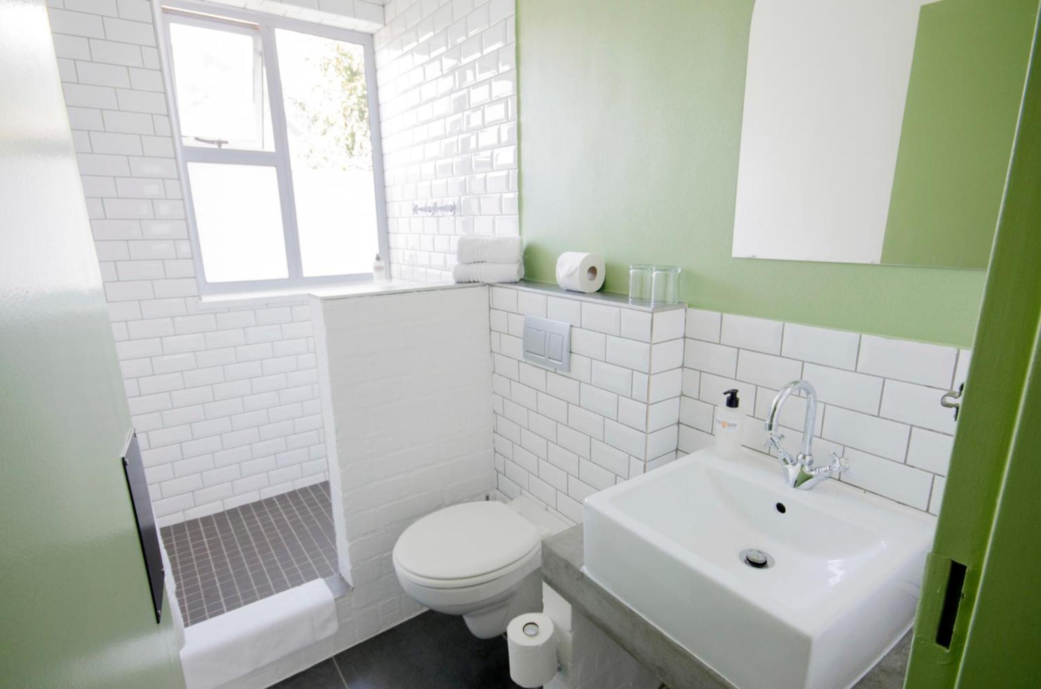 Twin Bed, Private Room En-Suite (City View) - Photo 4