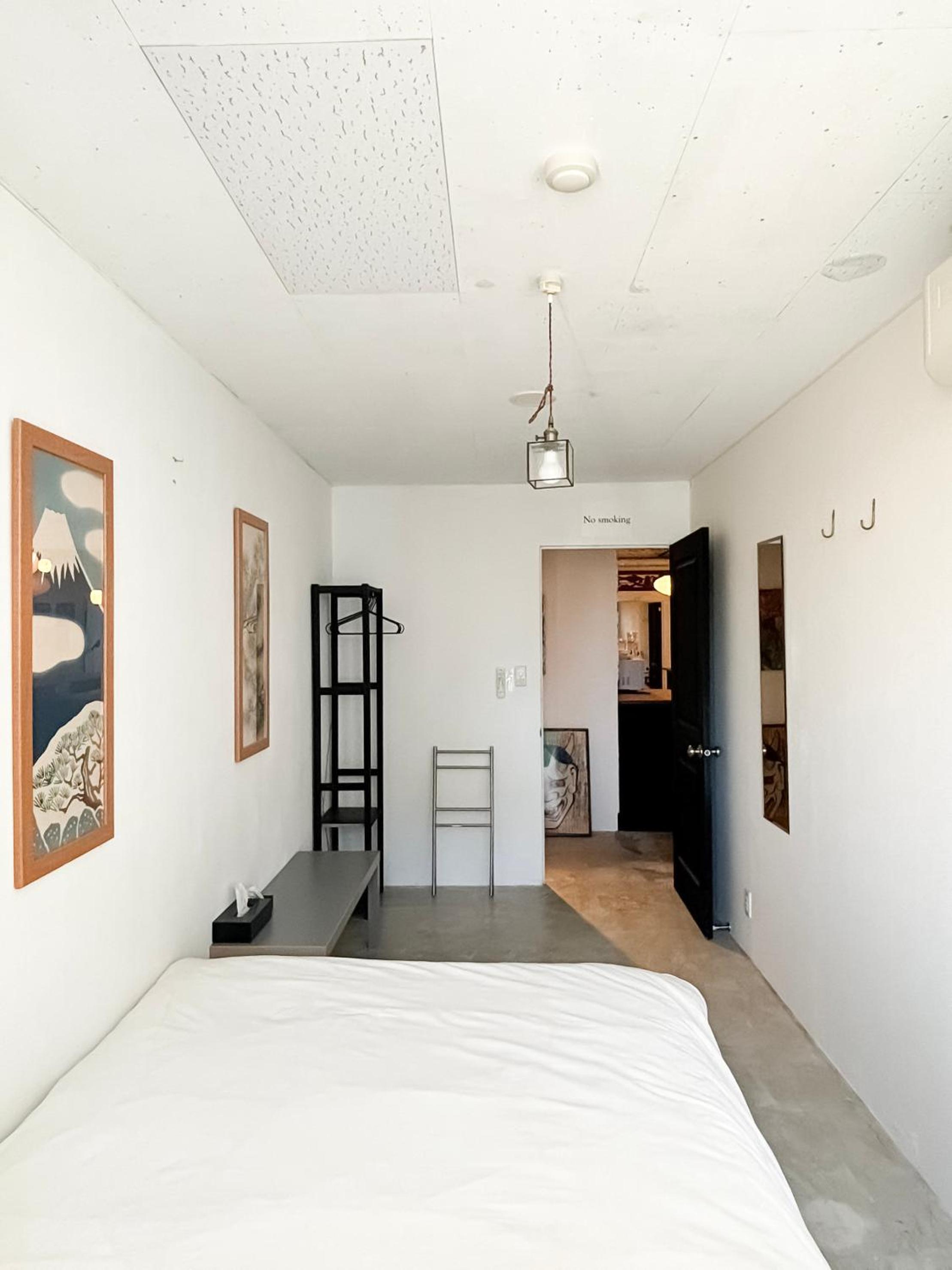 Double Room with Shared Bathroom photo 2