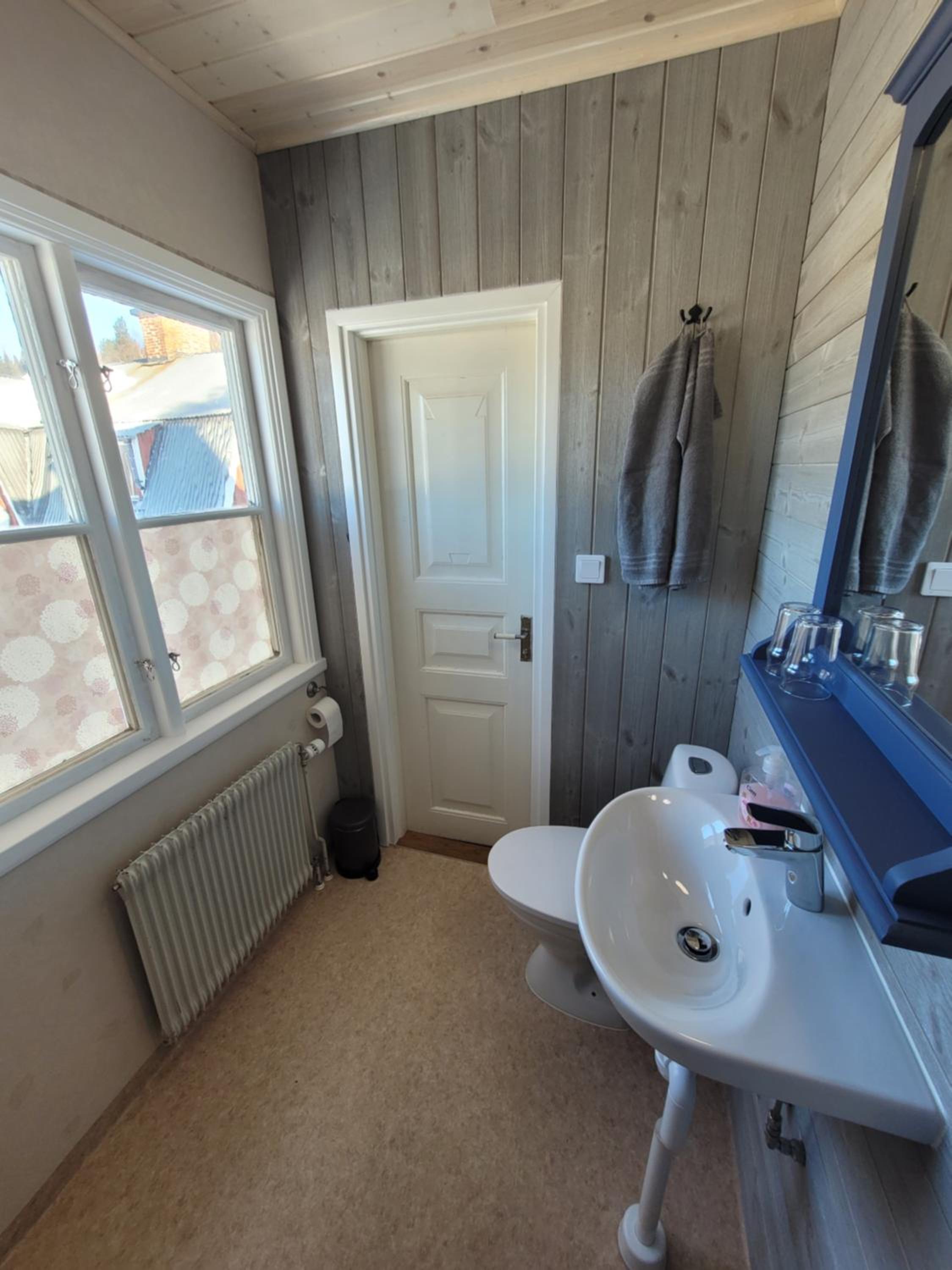 Family Room with Private Bathroom photo 2