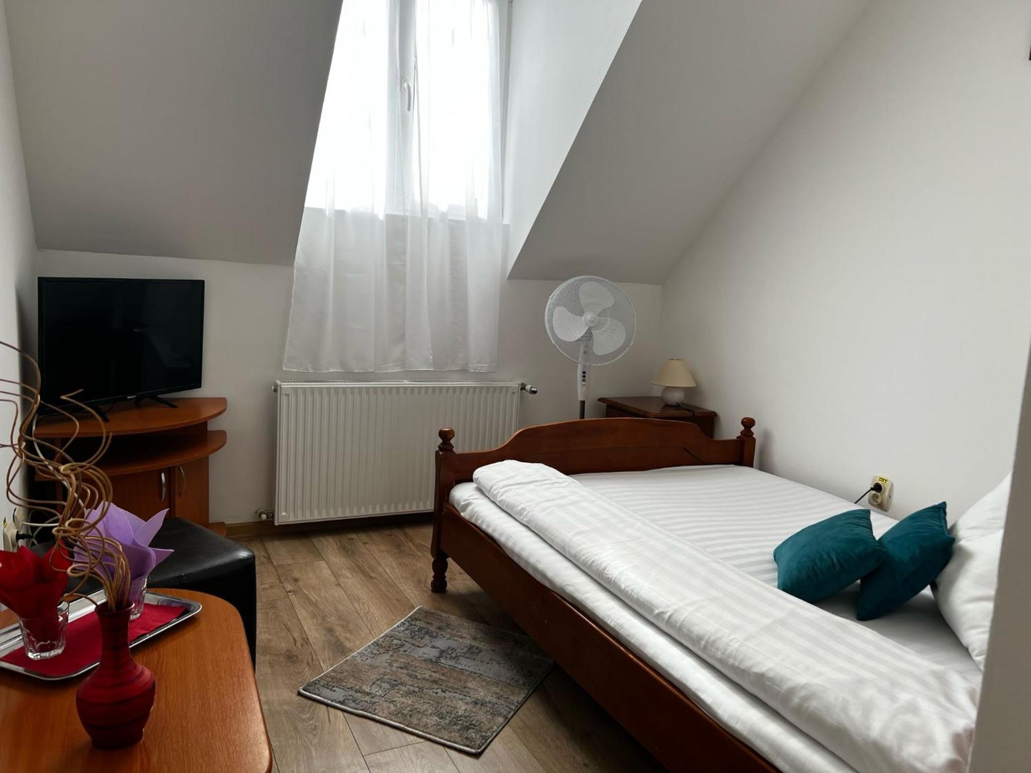 Standard Double Room photo 3
