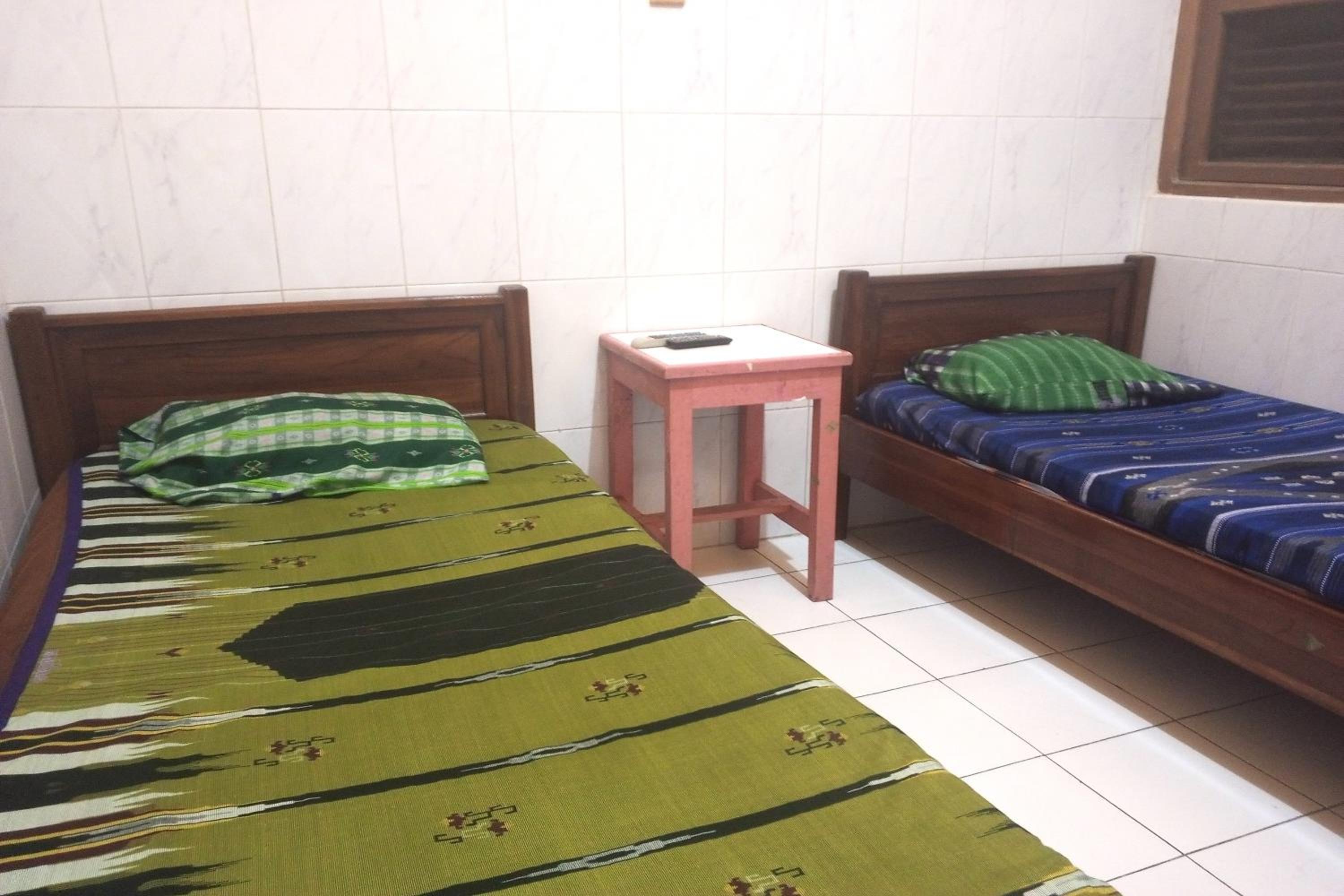 Economy Twin Room photo 2