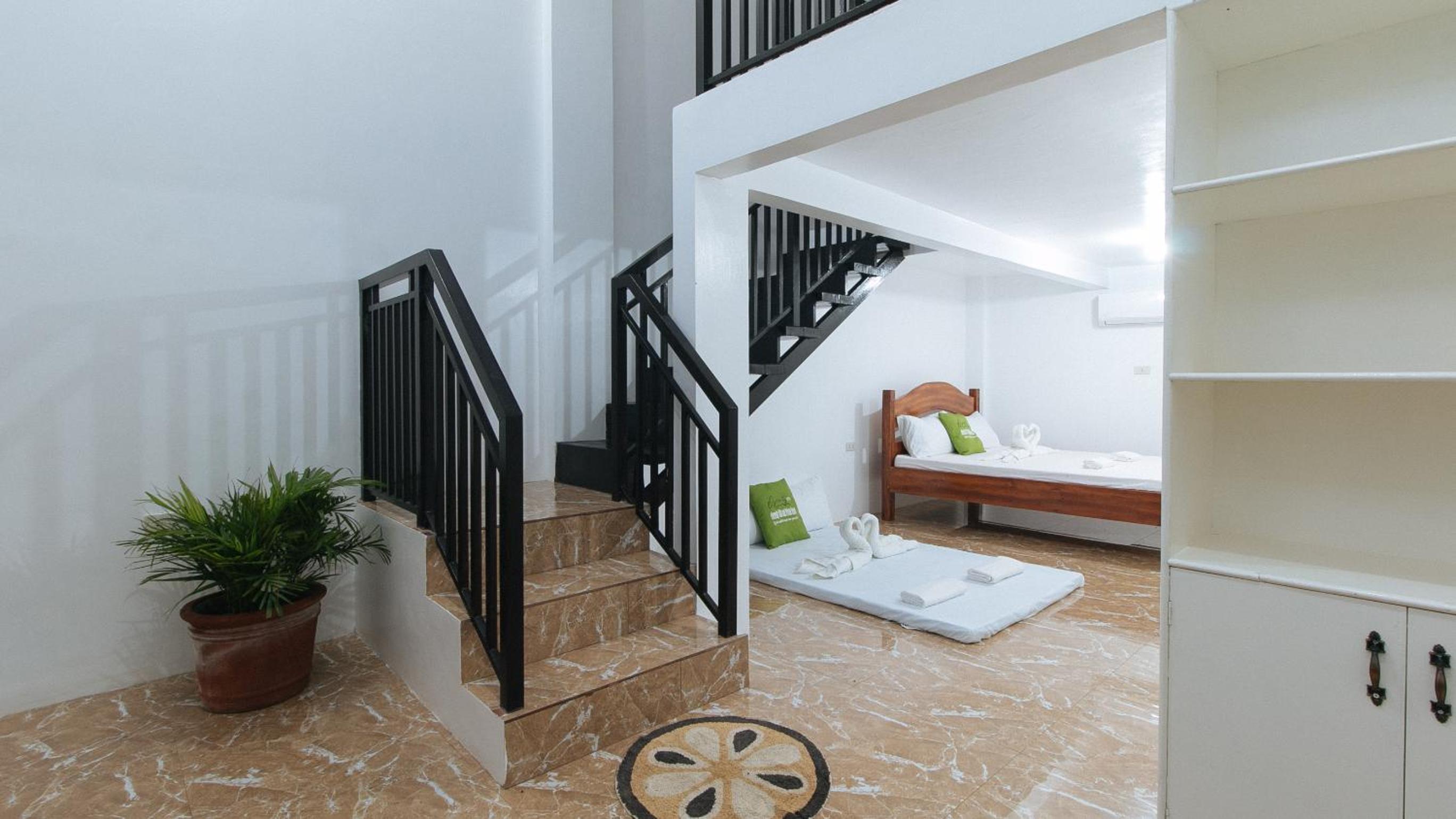 Villa - Photo 2