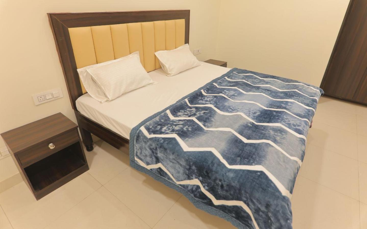 Twin Room - Photo 2