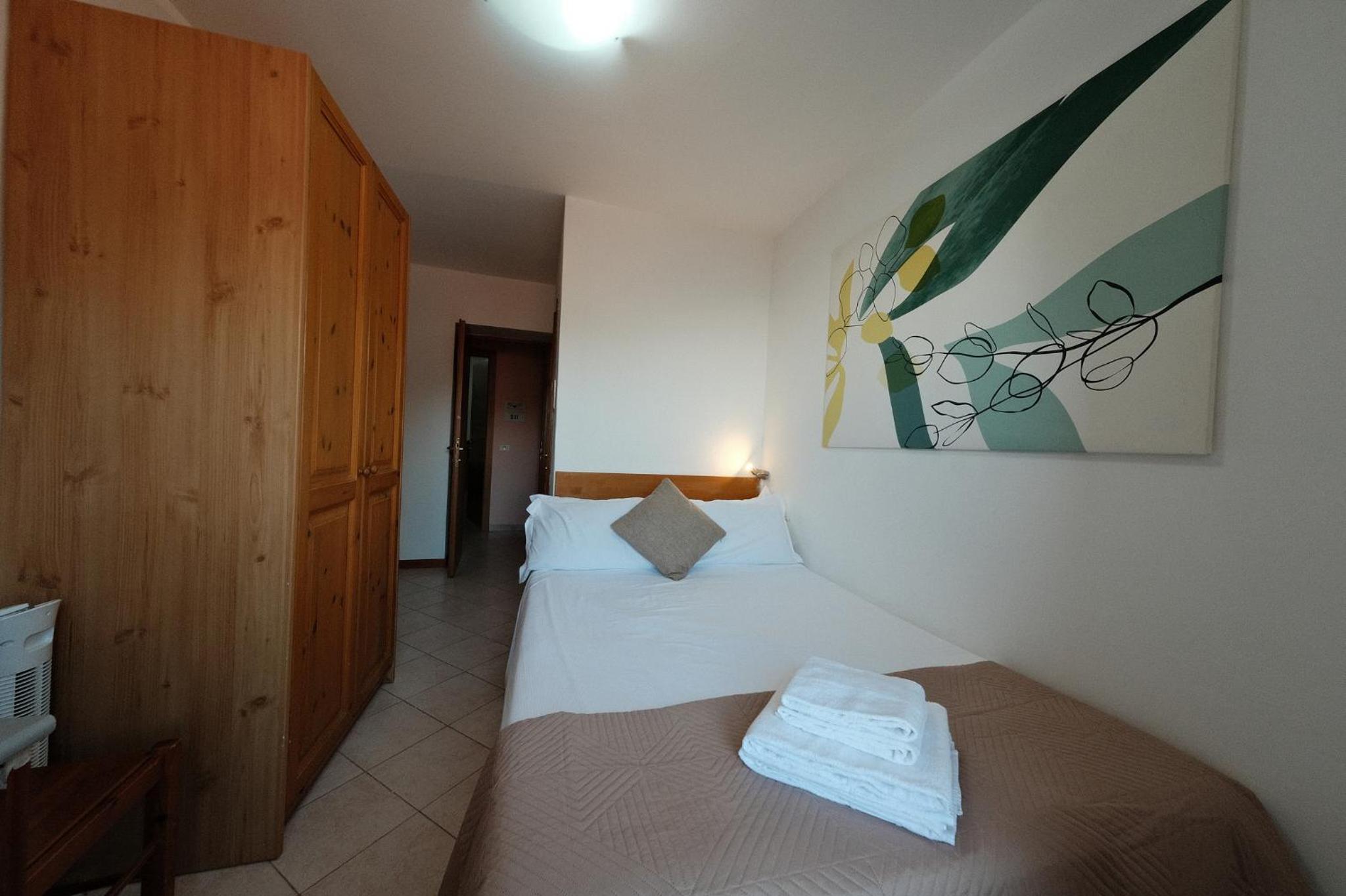 Standard Double Room - Photo 13