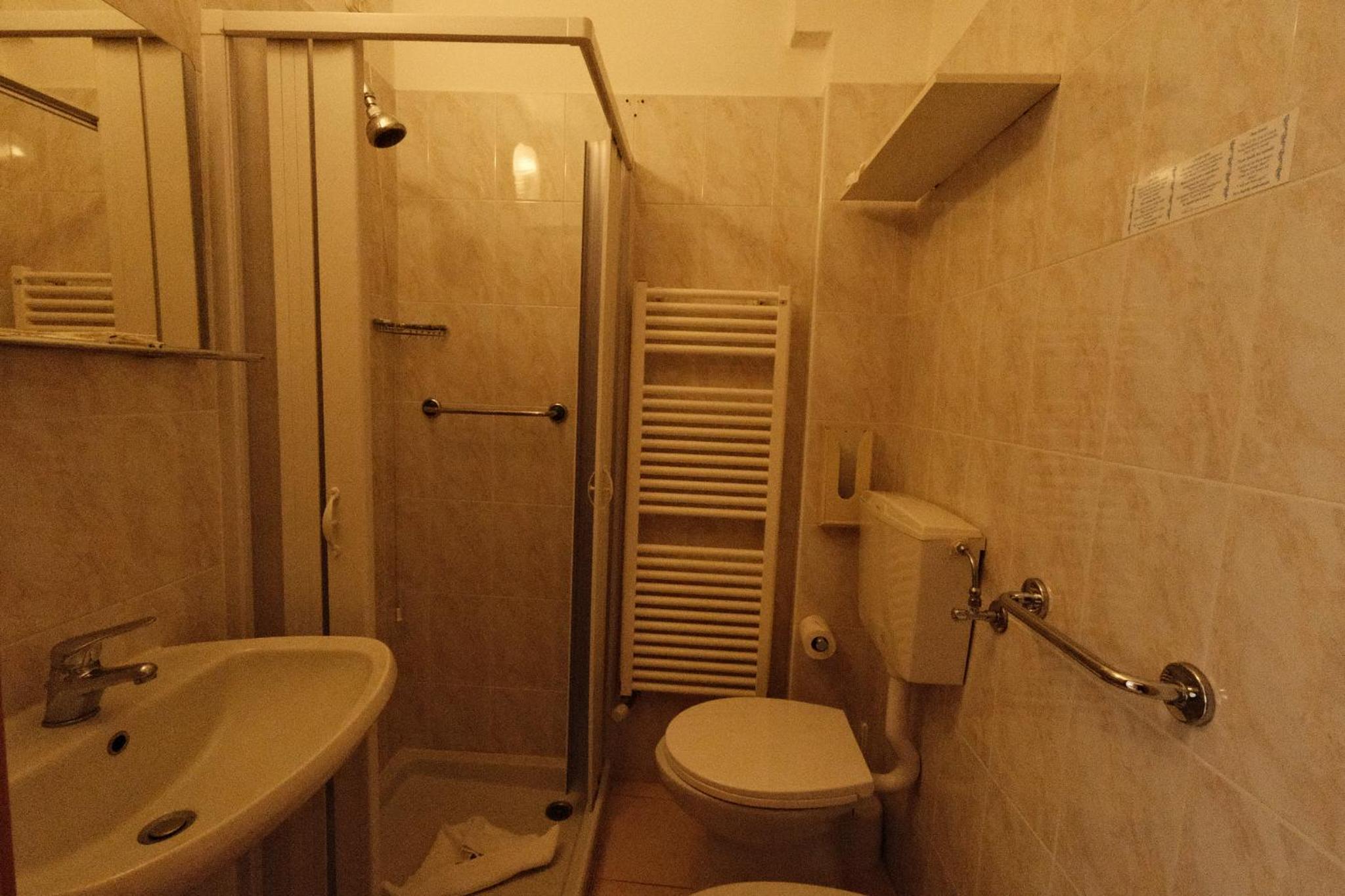 Standard Double Room - Photo 14