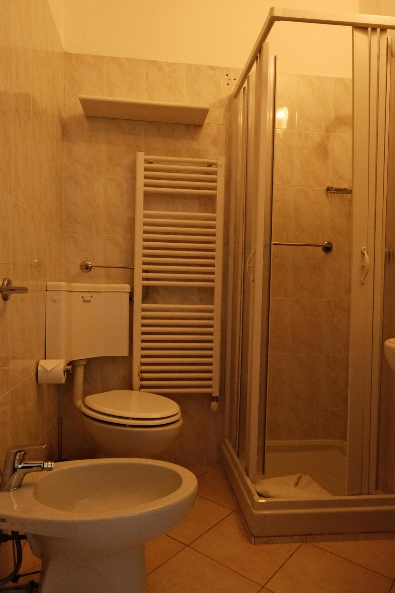 Standard Double Room - Photo 7