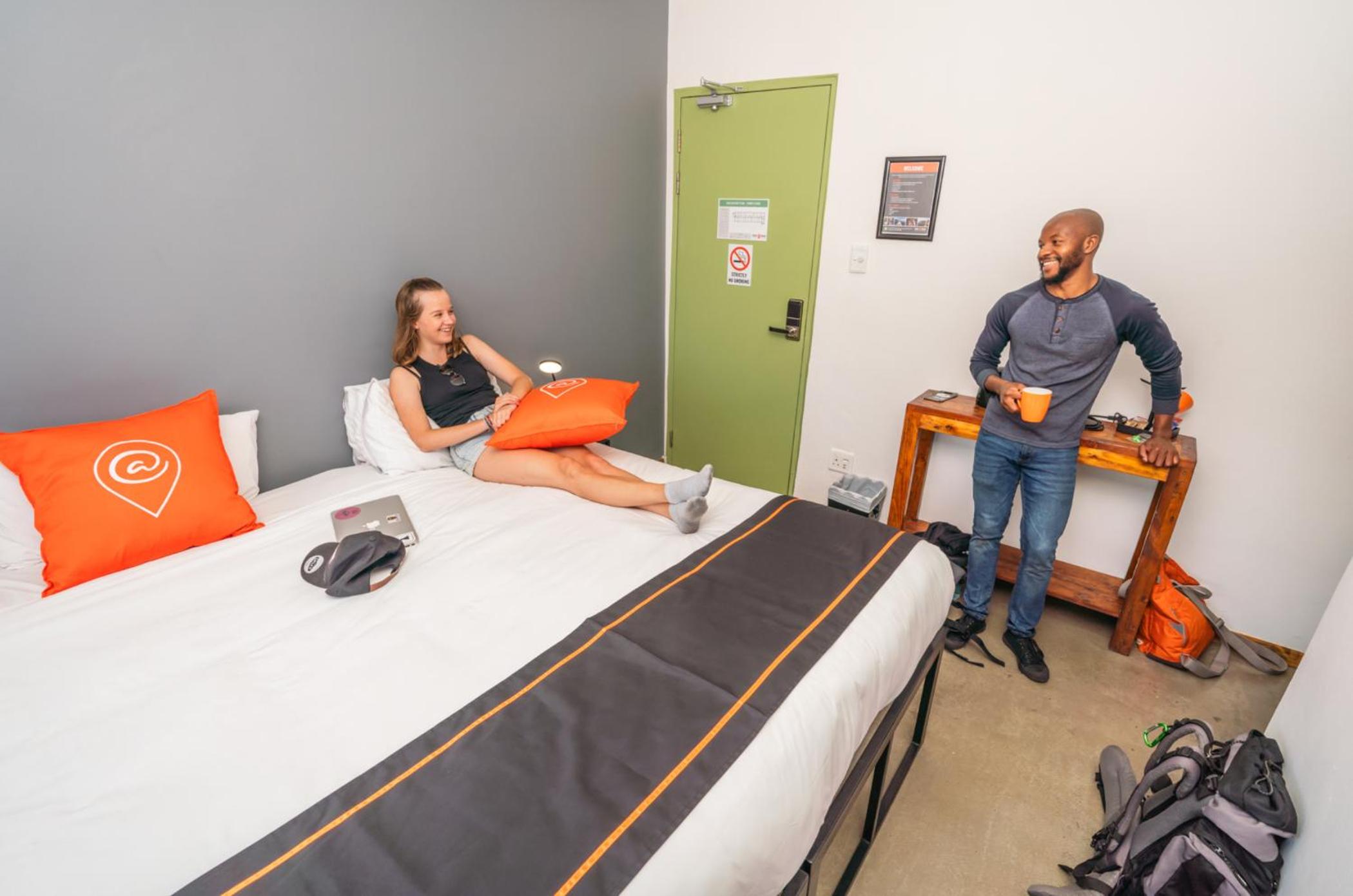 King Bed, Private Room En-Suite (Mountain View) - Photo 4