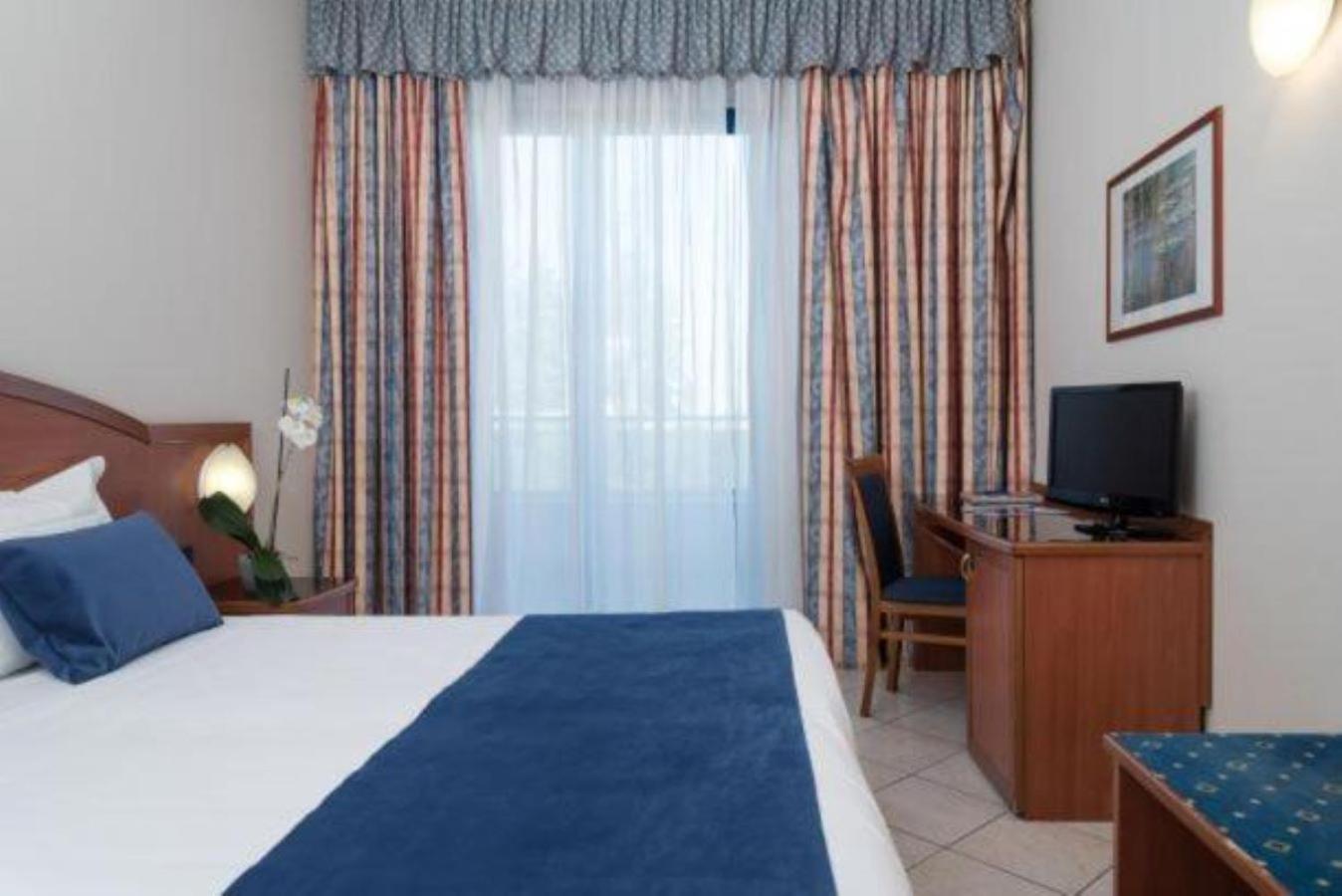 Standard Twin Room - Photo 4