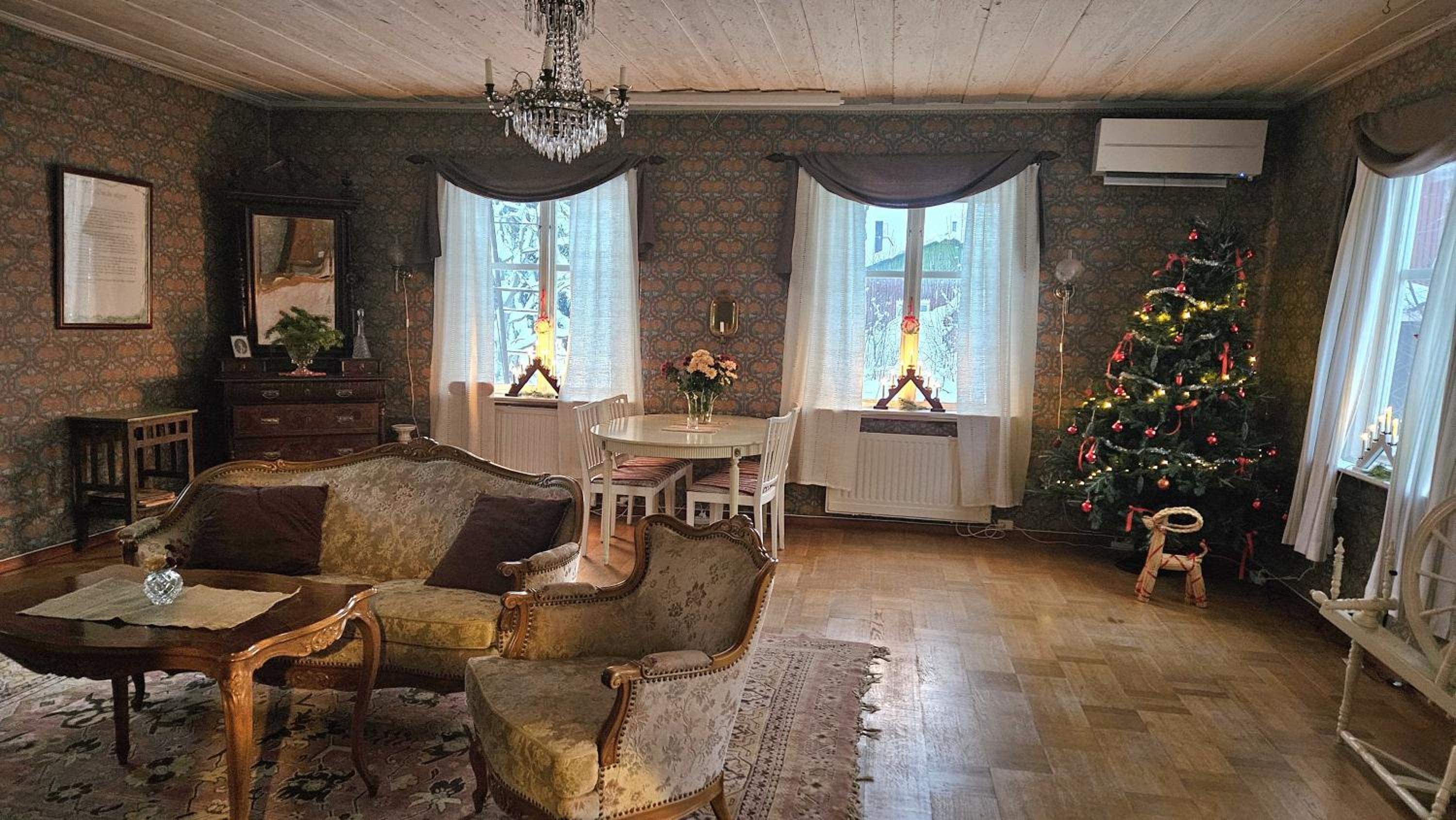 Two-Bedroom House photo 3
