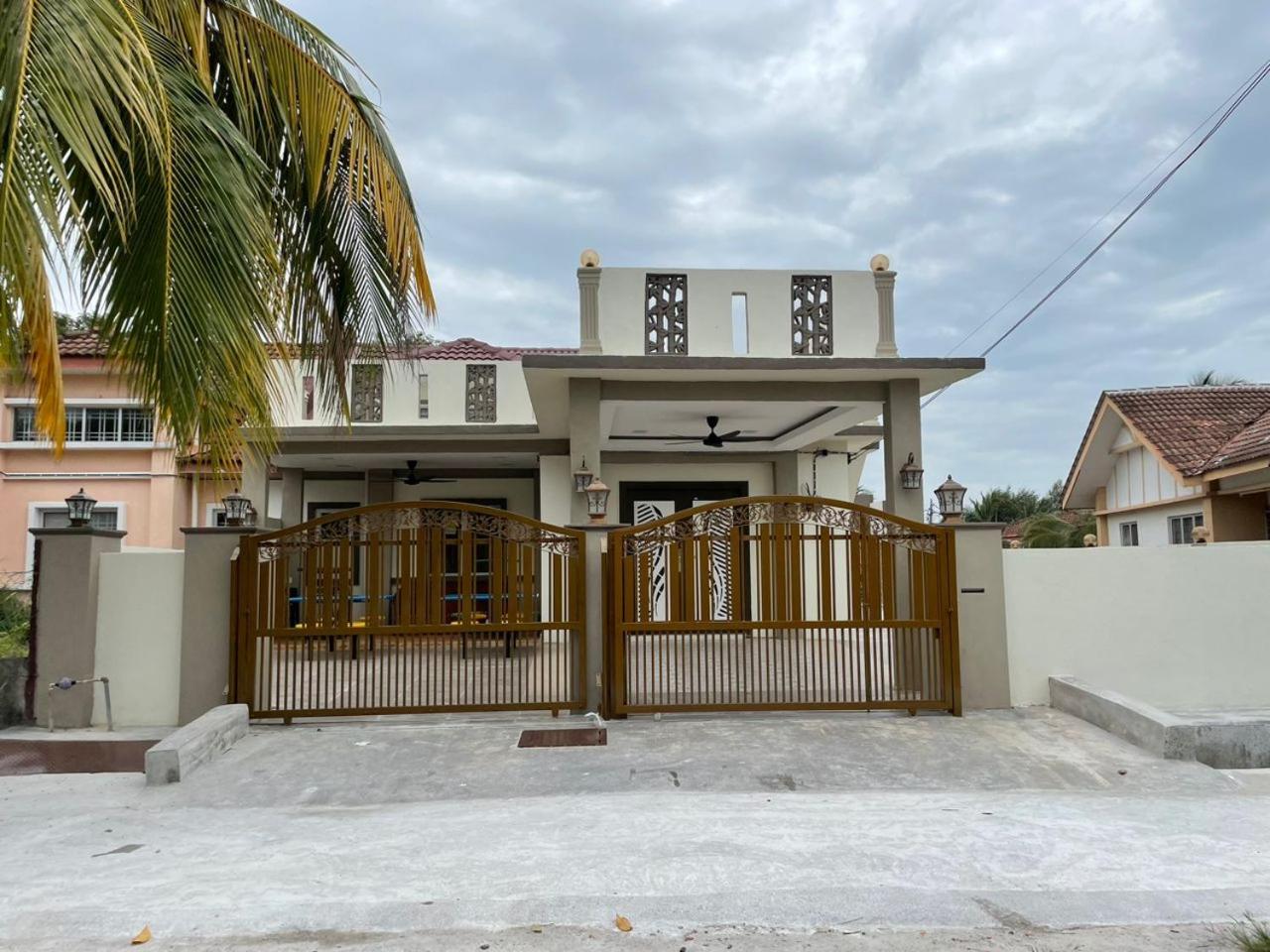 Four-Bedroom House photo 1