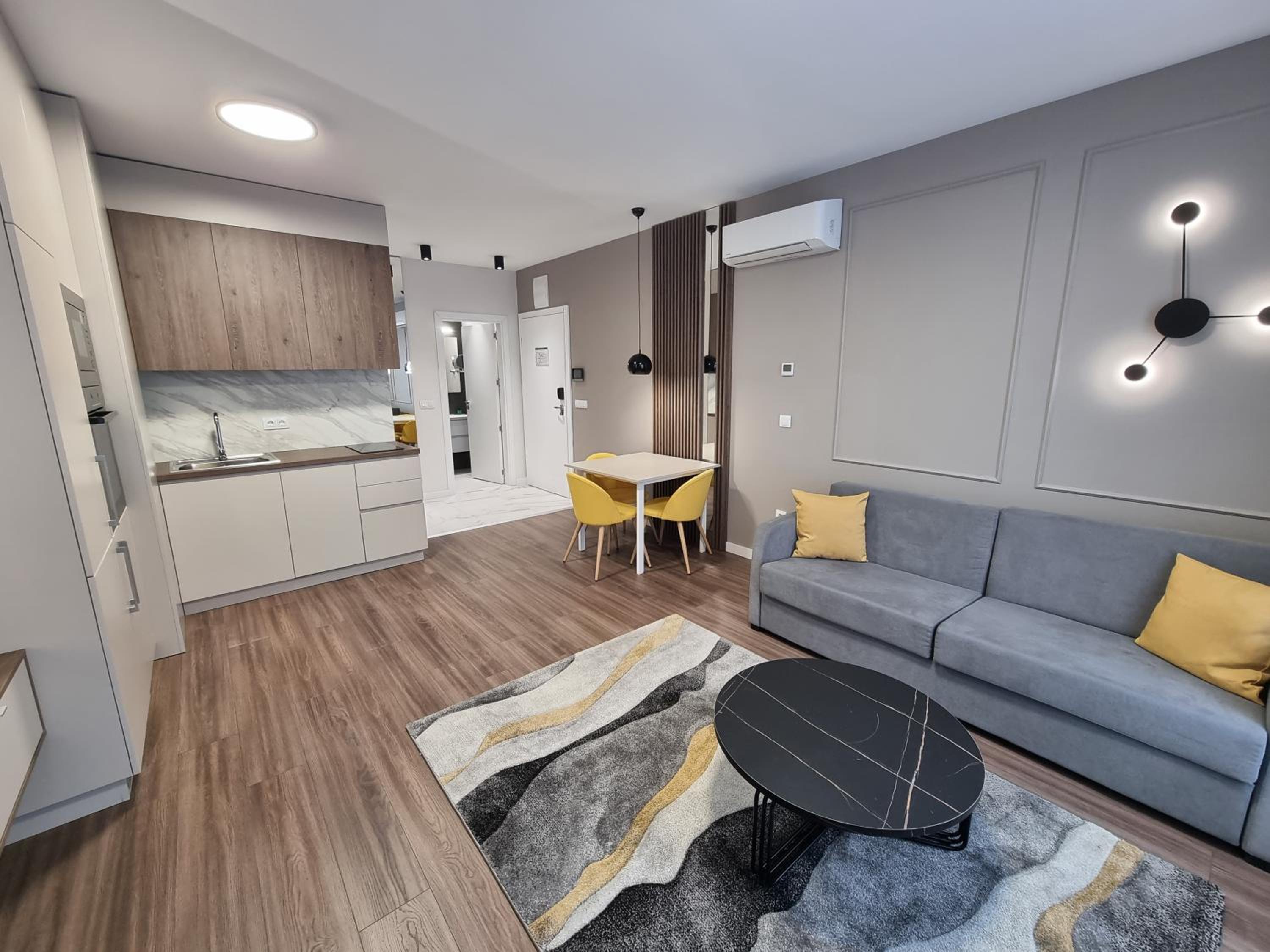 One-Bedroom Apartment photo 1