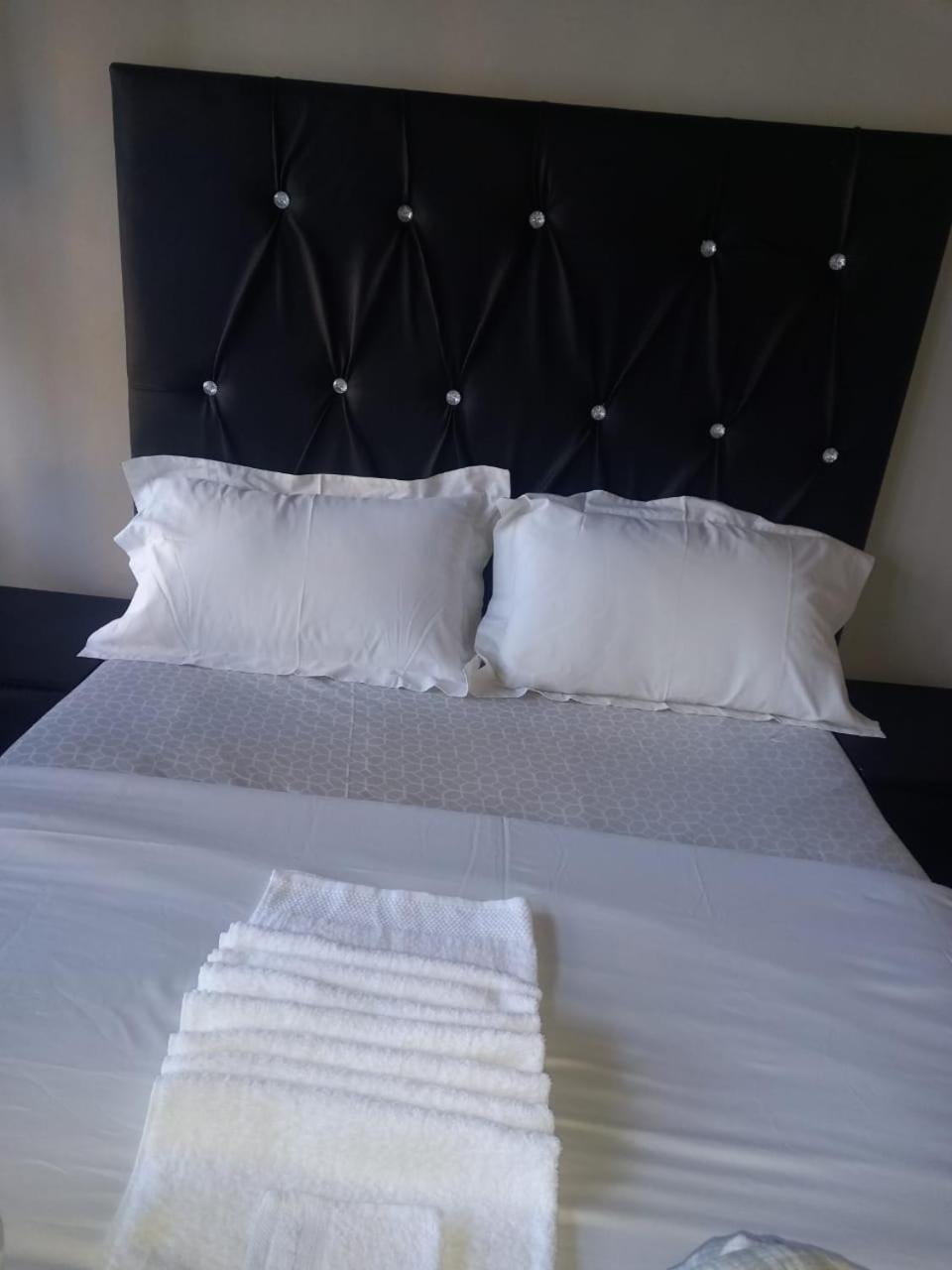 Standard King Room photo 2