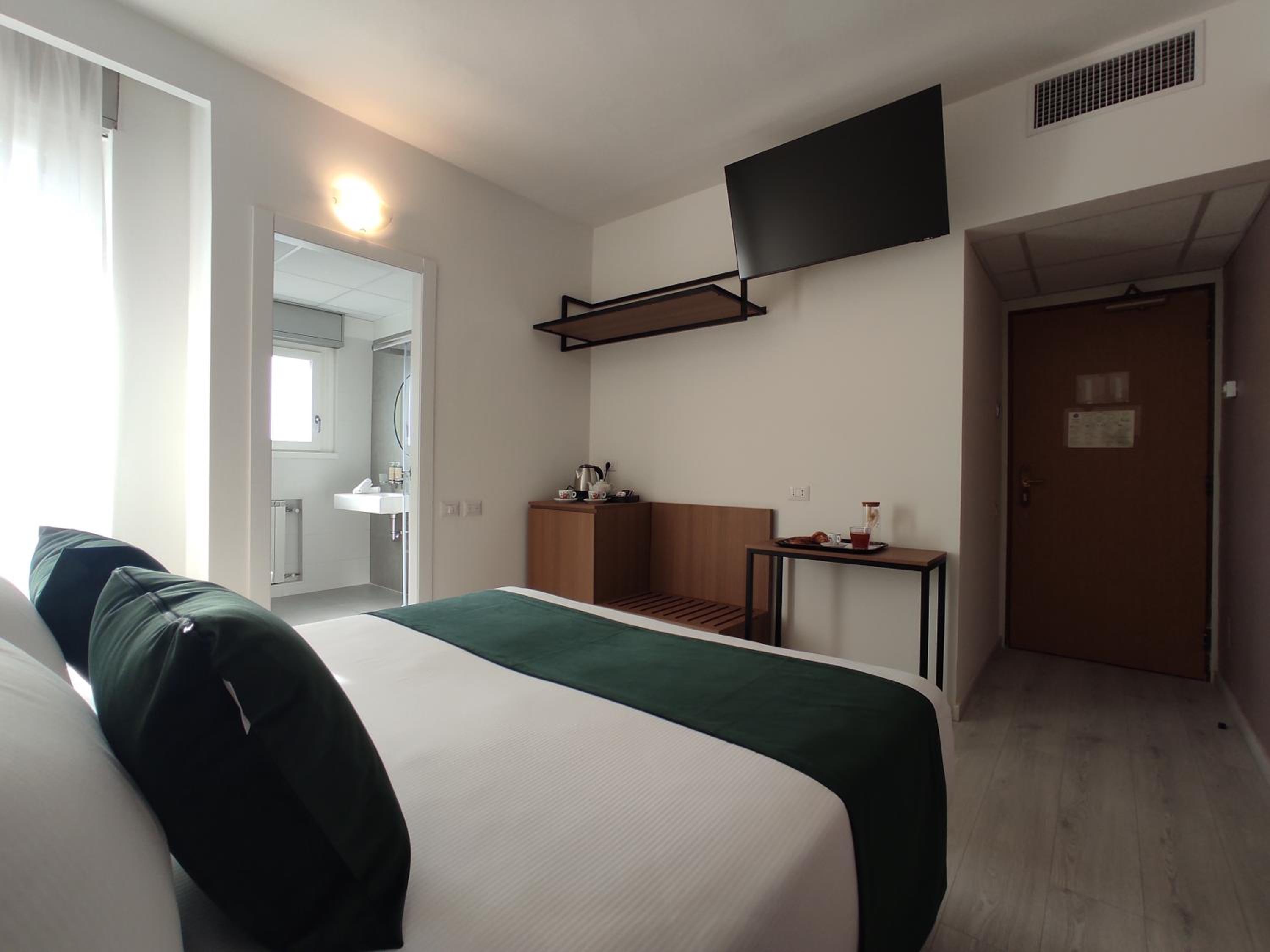 Standard Double or Twin Room photo 3