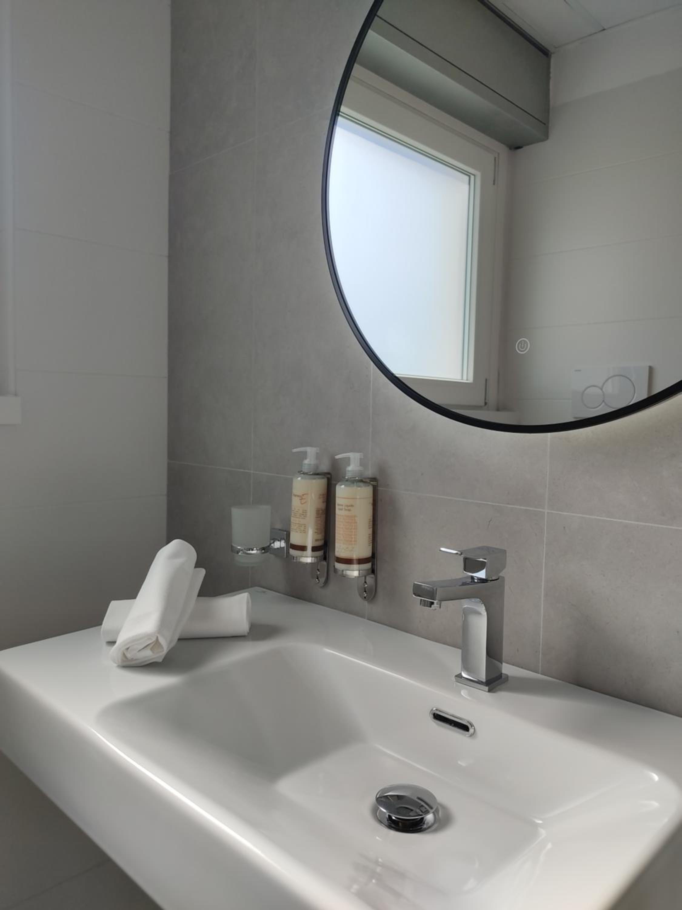 Standard Double or Twin Room photo 3