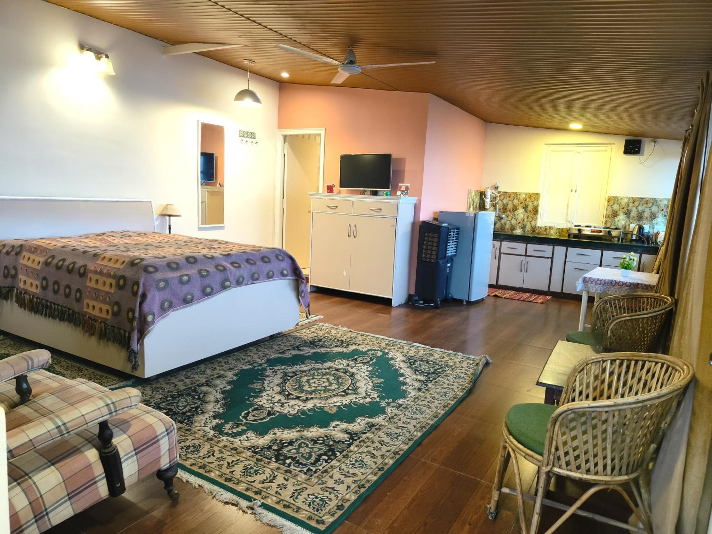 Studio Apartment with Valley view - Photo 2
