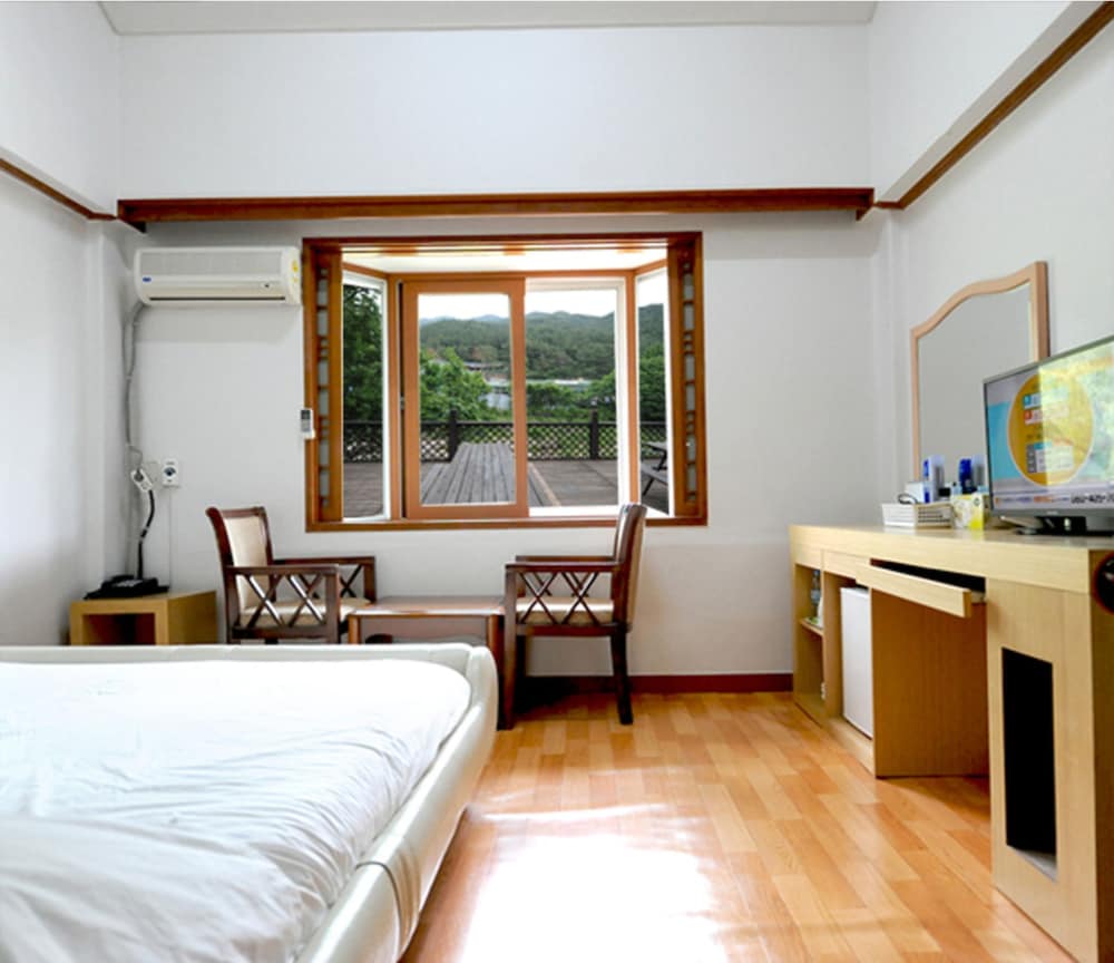 Double Room, 1 King Bed photo 2