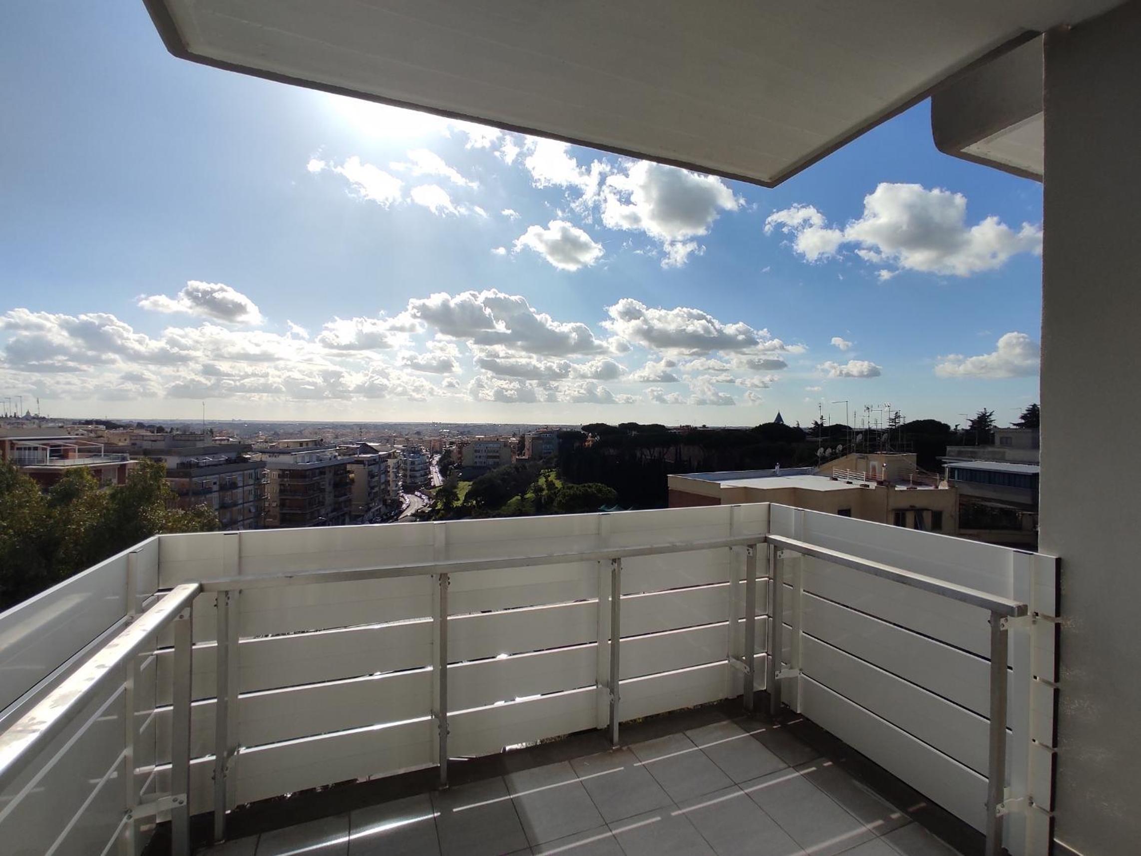 Family Room with Balcony photo 2