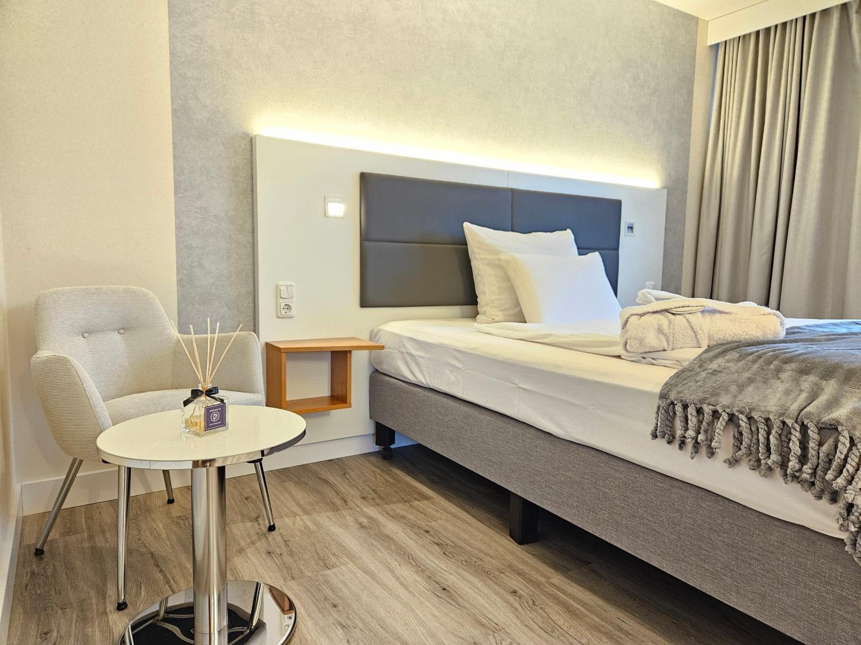 Deluxe King Room photo 2